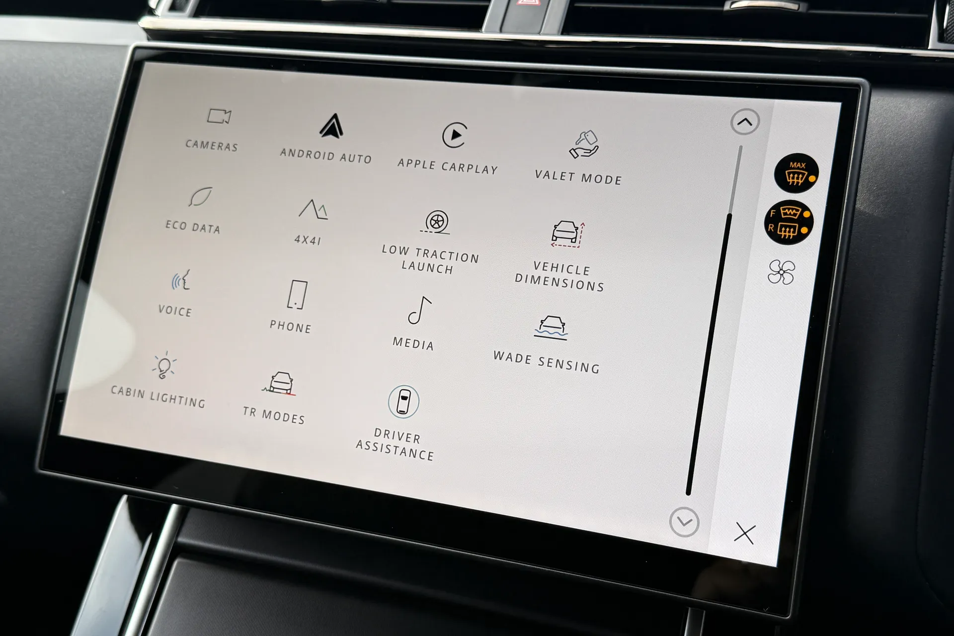 LAND ROVER RANGE ROVER VELAR thumbnail image number 29