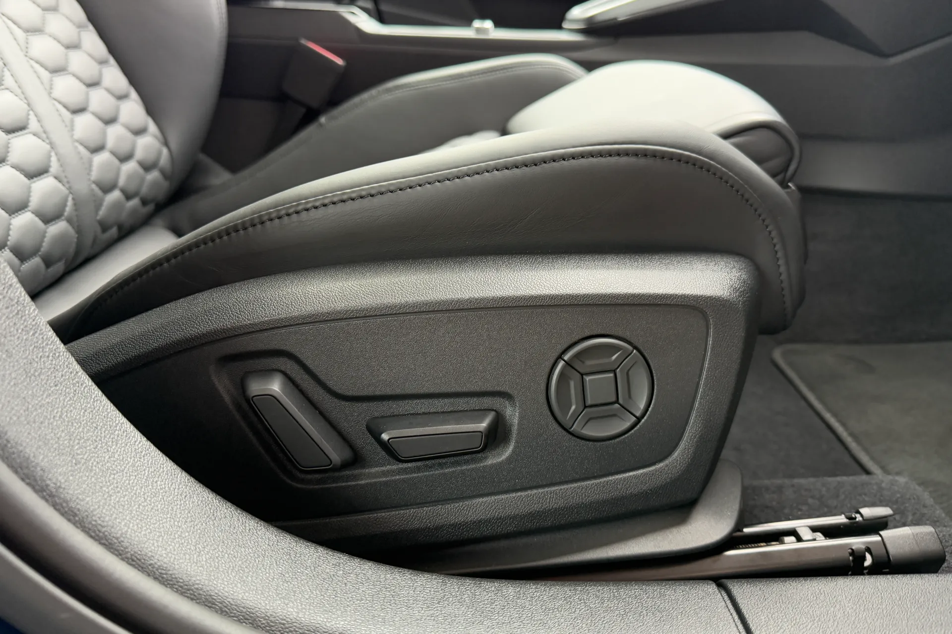 Audi RS3 thumbnail image number 9