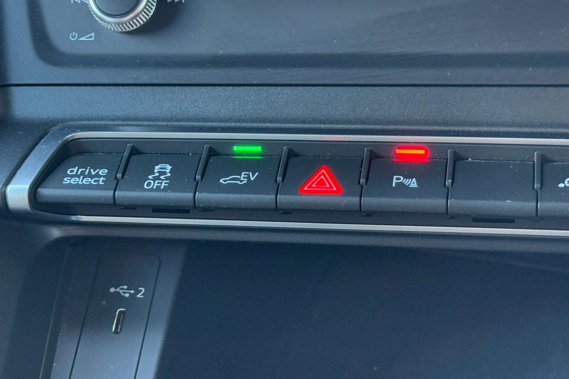 Audi Q3 thumbnail image number 21