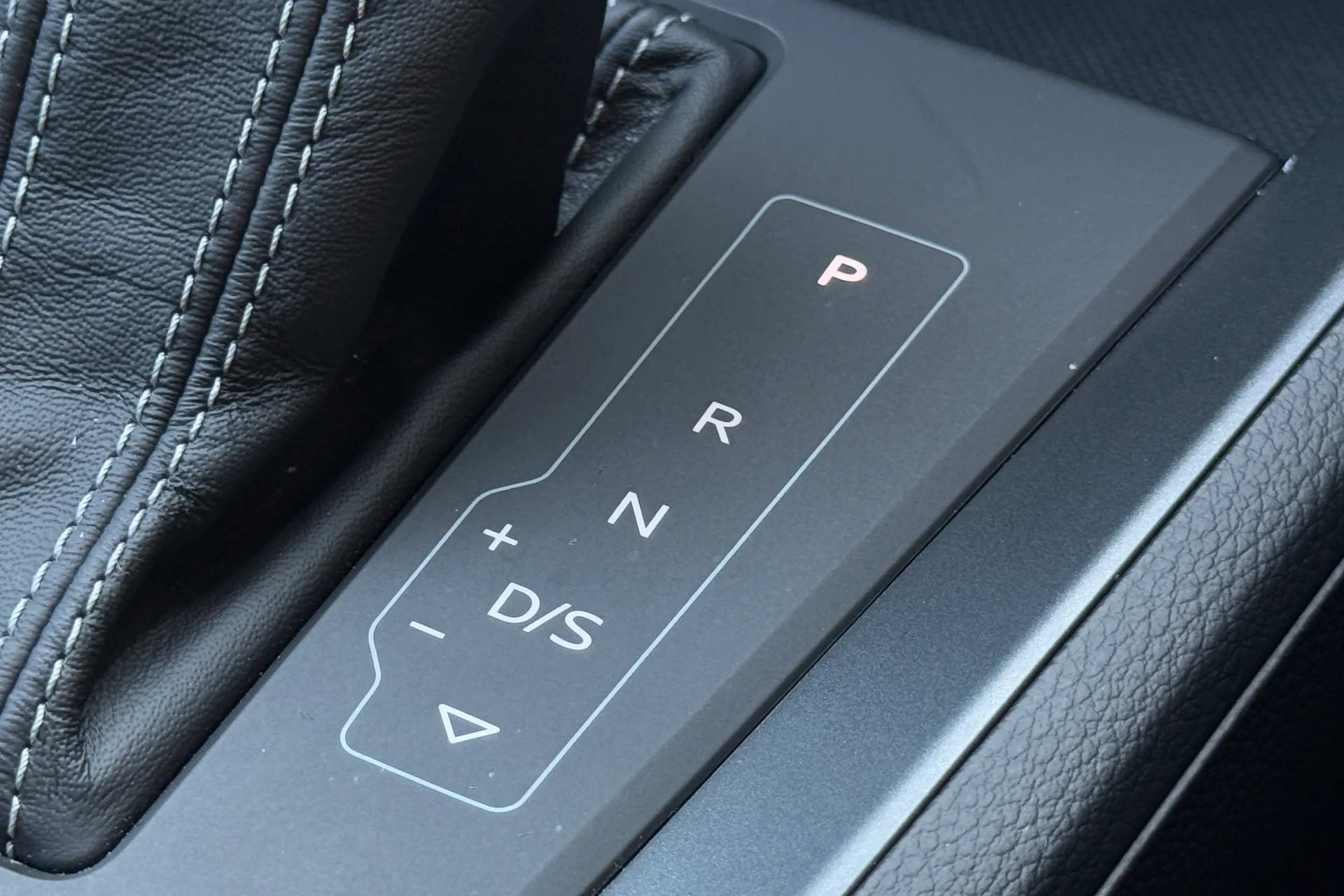 Audi Q3 thumbnail image number 19