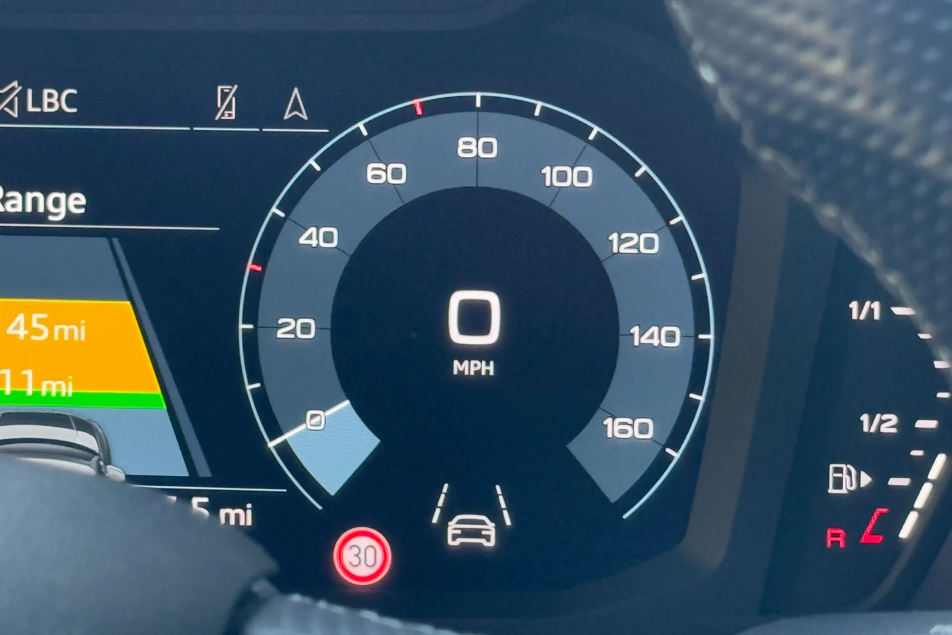 Audi Q3 thumbnail image number 14