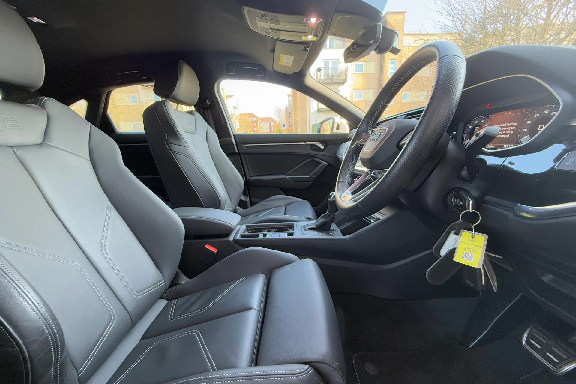 Audi Q3 thumbnail image number 35