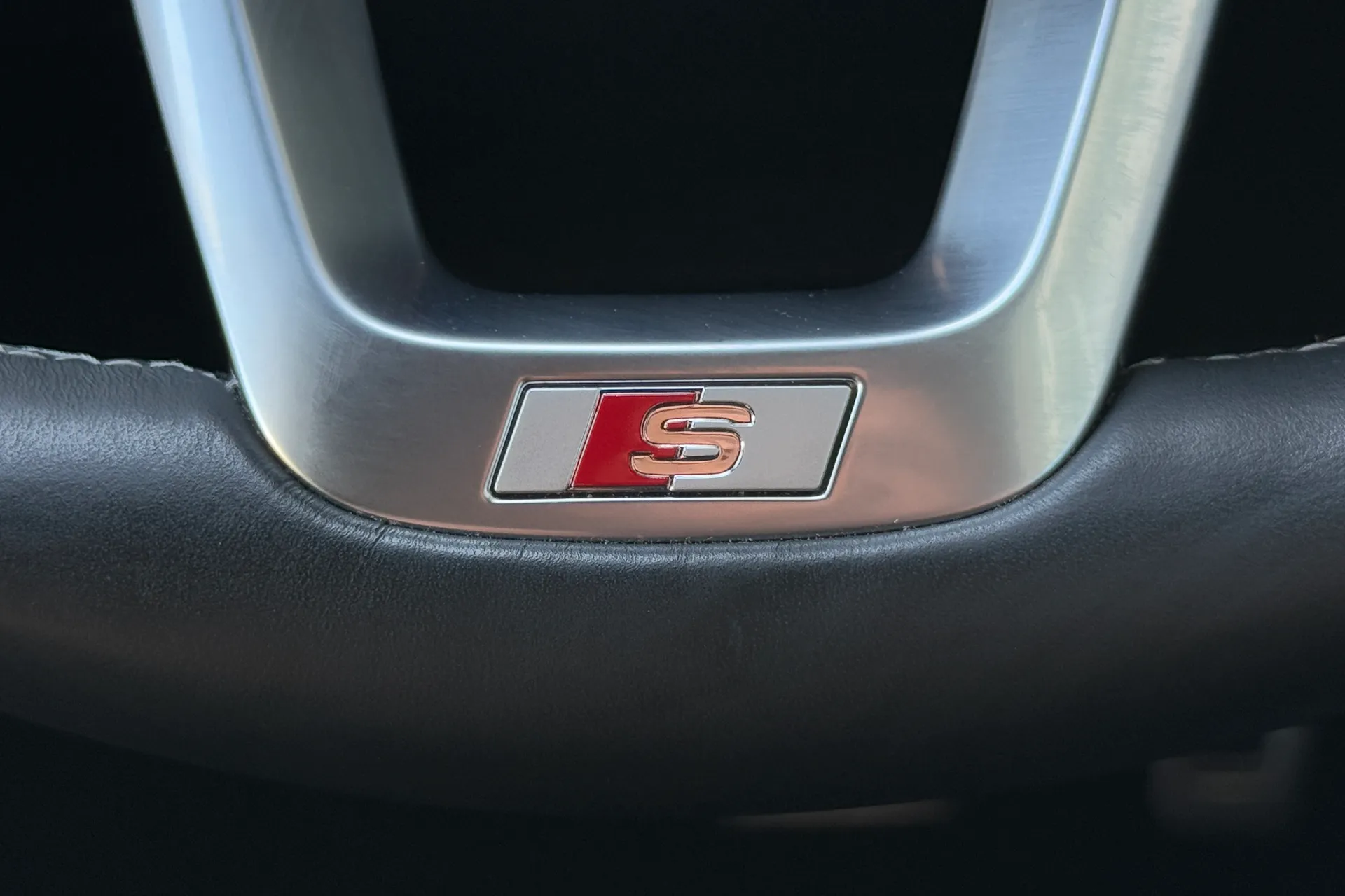 Audi Q3 thumbnail image number 17