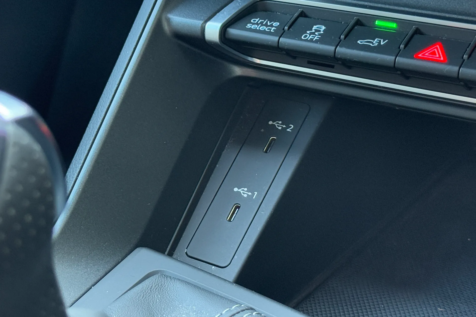 Audi Q3 thumbnail image number 23