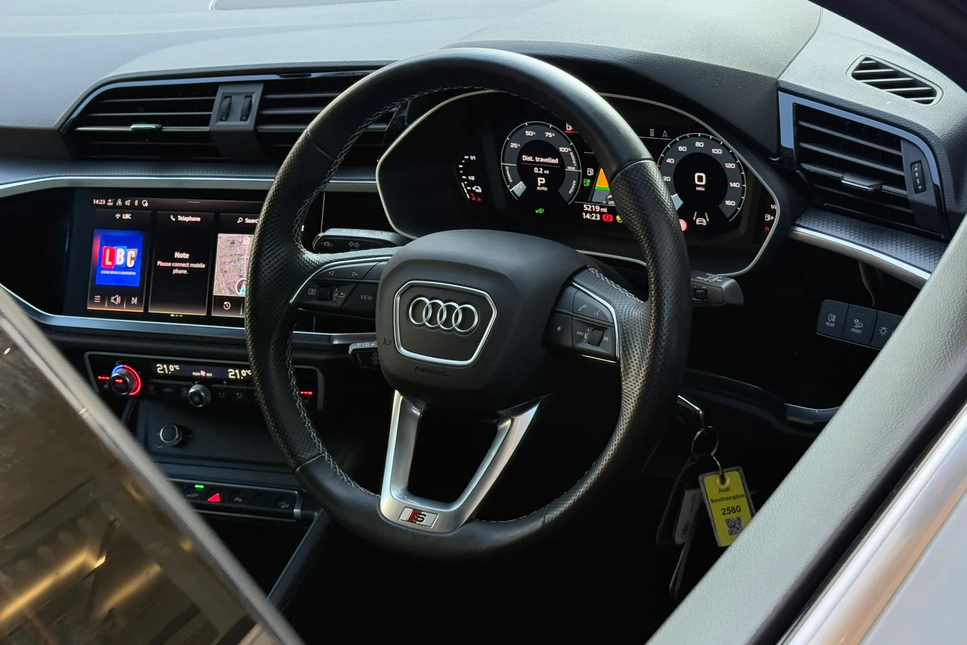 Audi Q3 thumbnail image number 36