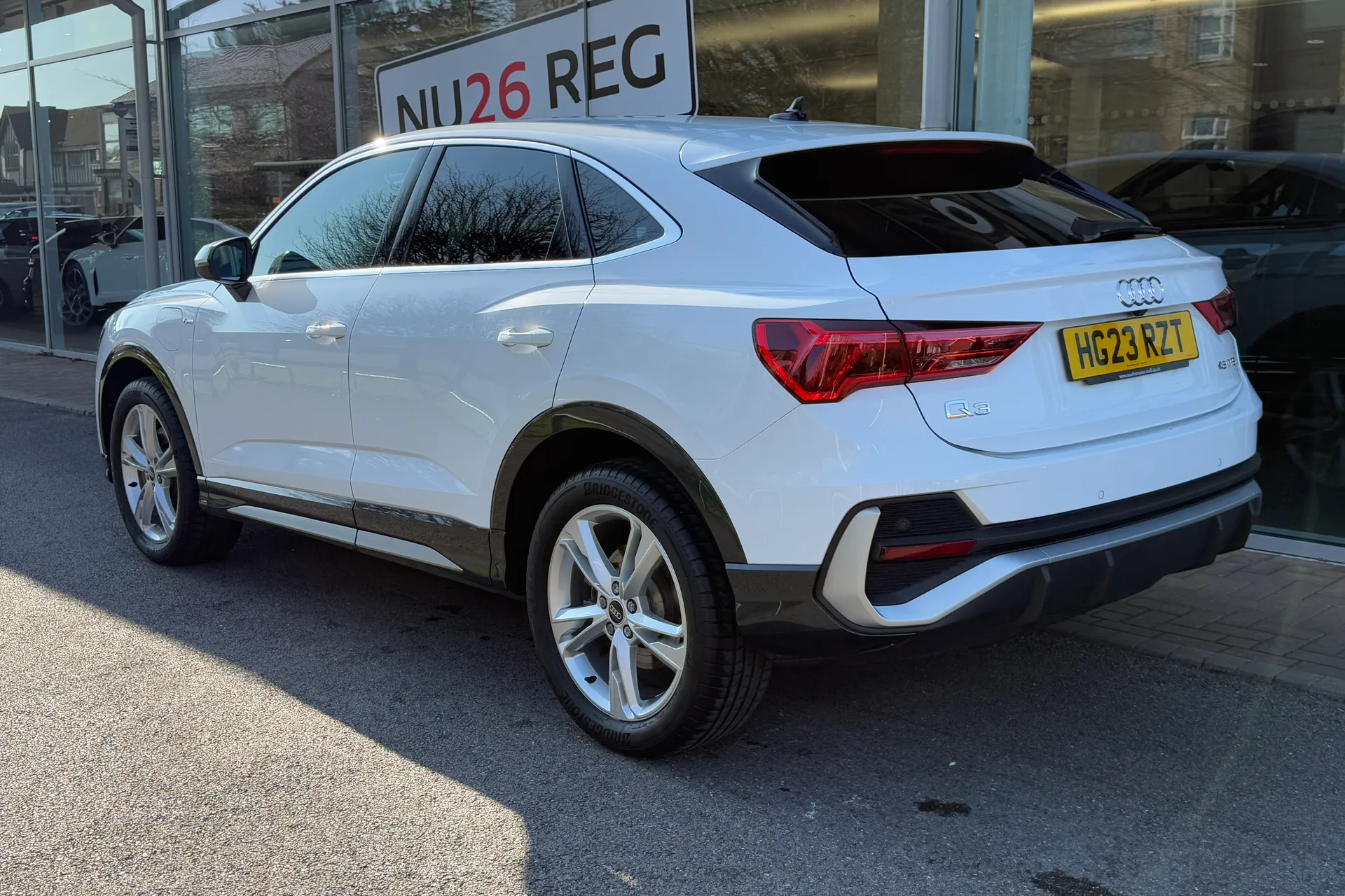 Audi Q3 thumbnail image number 10