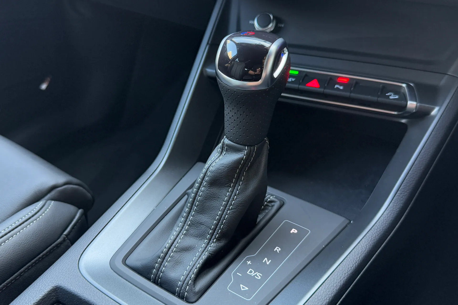 Audi Q3 thumbnail image number 18