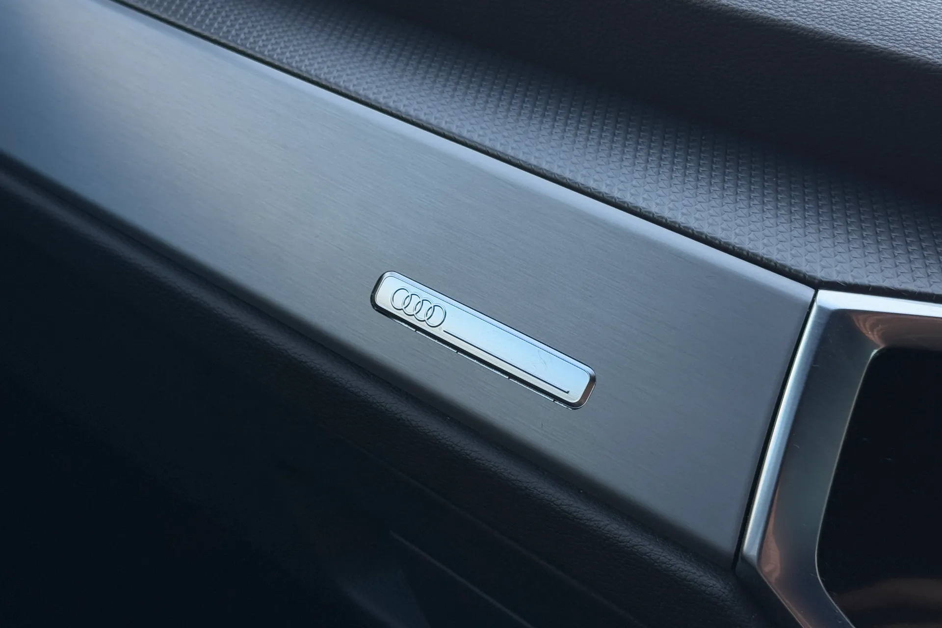 Audi Q3 thumbnail image number 27