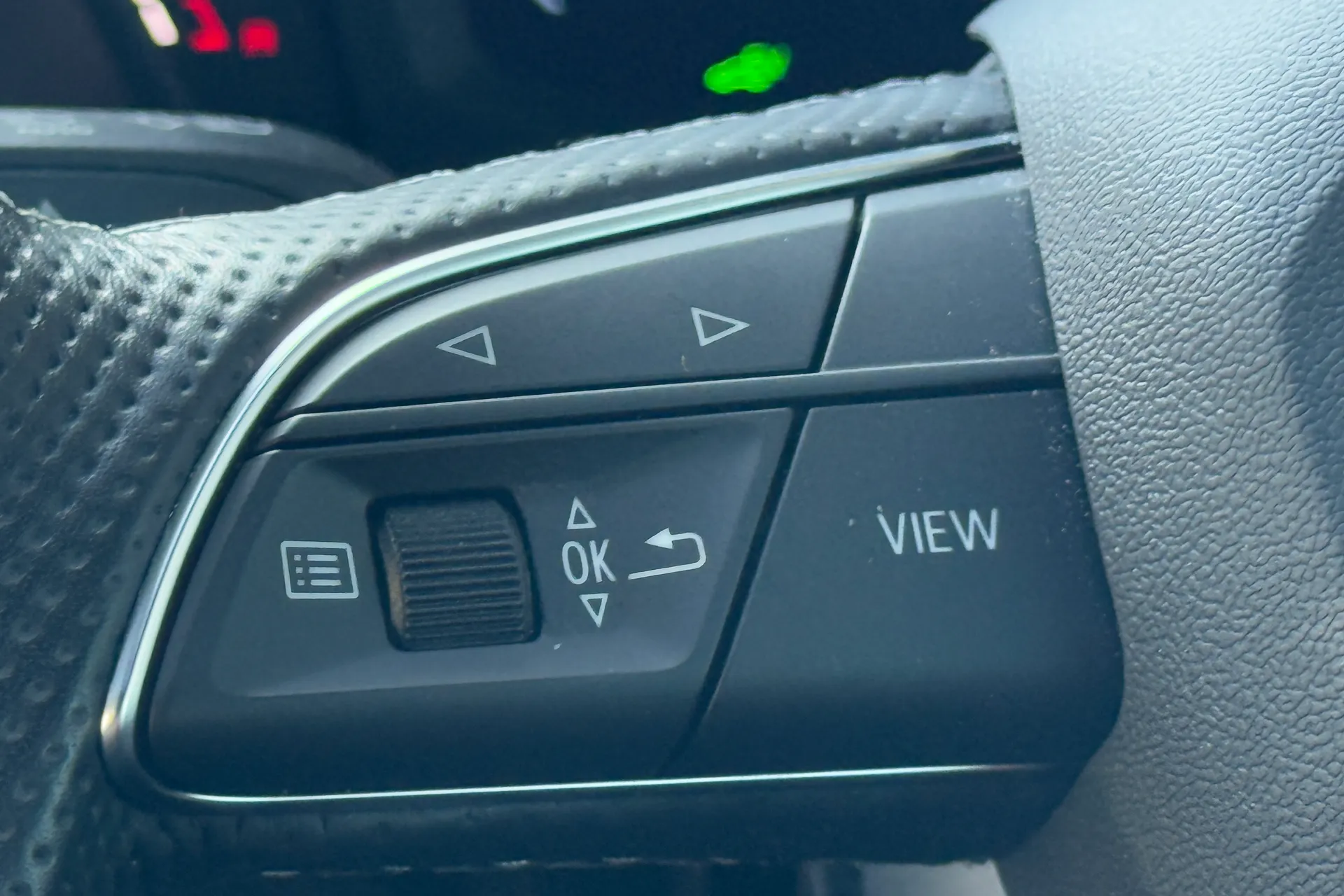 Audi Q3 thumbnail image number 16