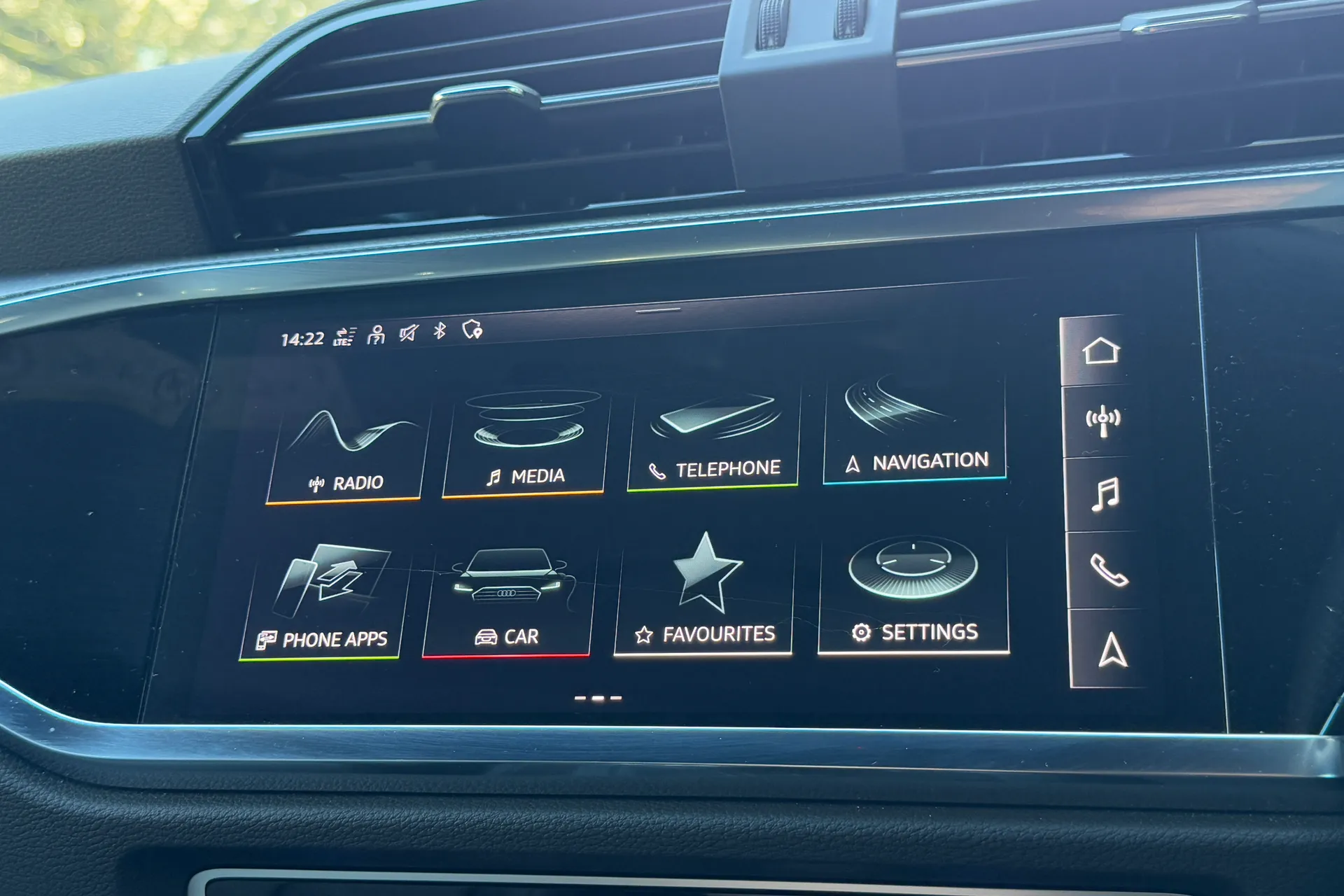 Audi Q3 thumbnail image number 25