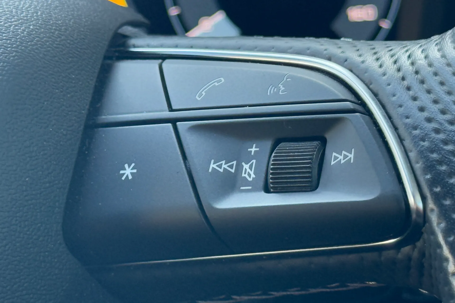 Audi Q3 thumbnail image number 15