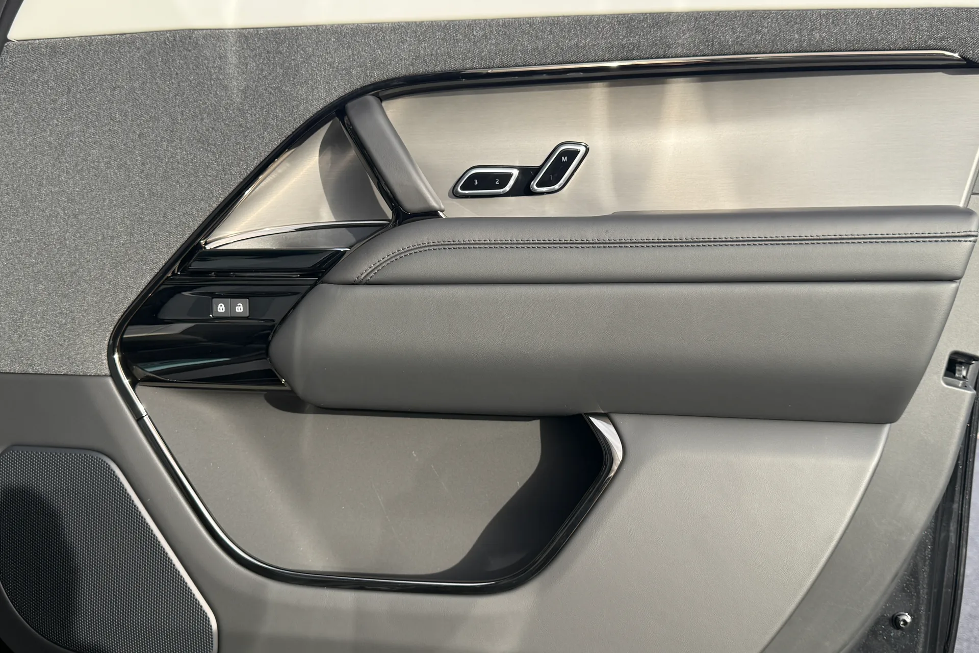 LAND ROVER RANGE ROVER SPORT thumbnail image number 21