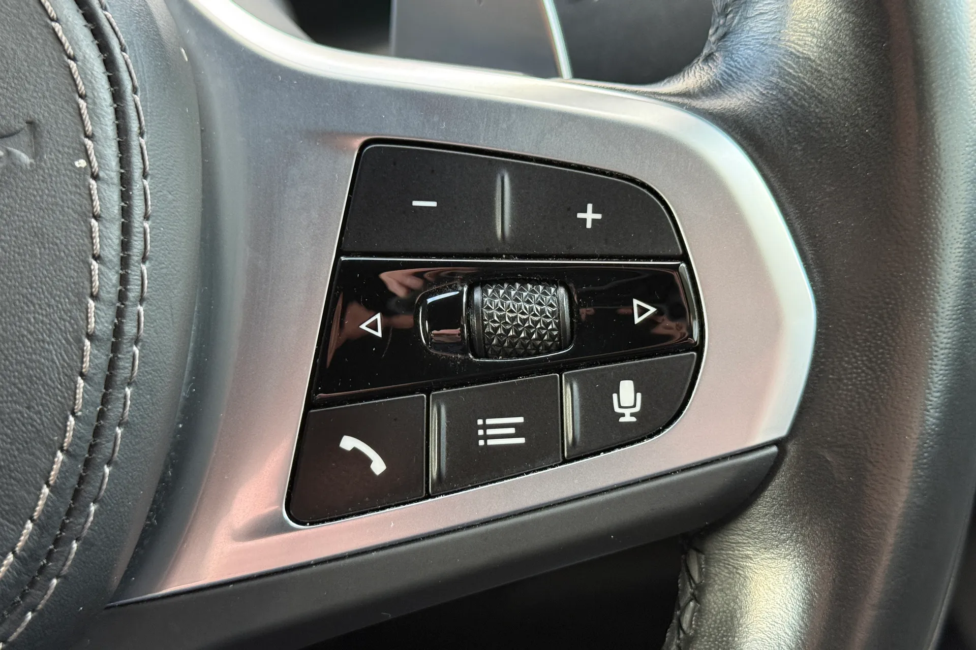 BMW X6 thumbnail image number 25