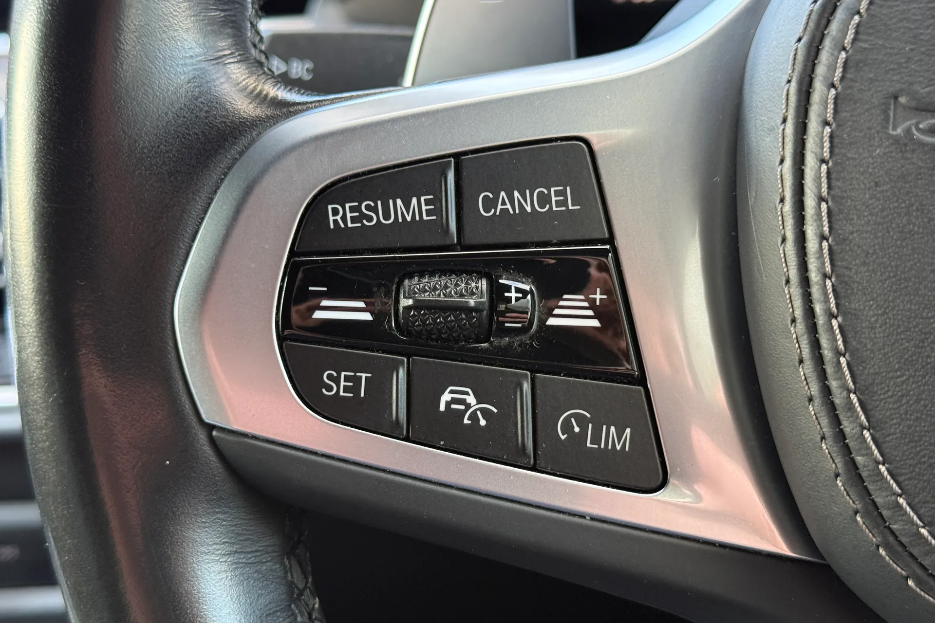 BMW X6 thumbnail image number 23