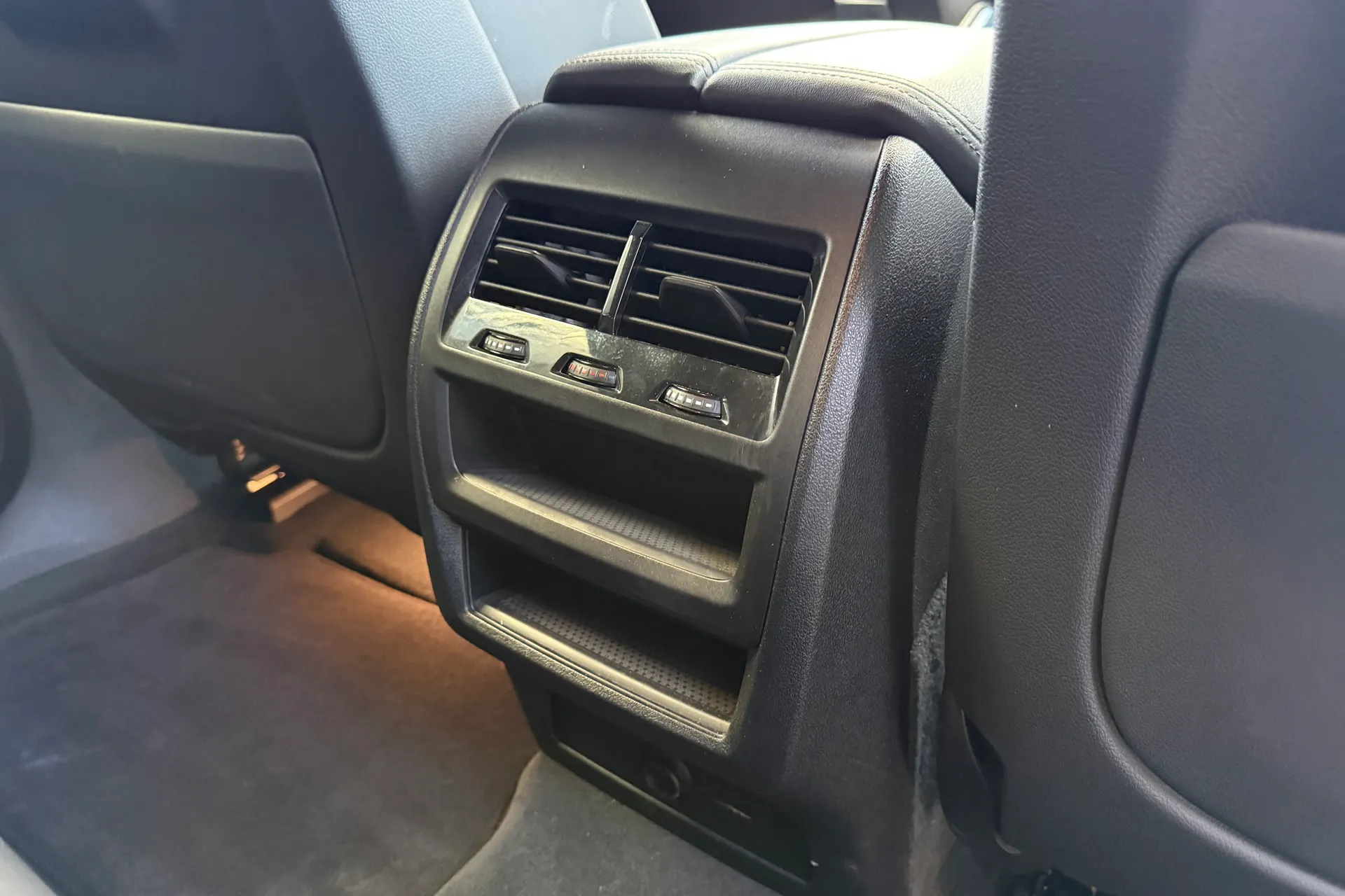 BMW X6 thumbnail image number 31