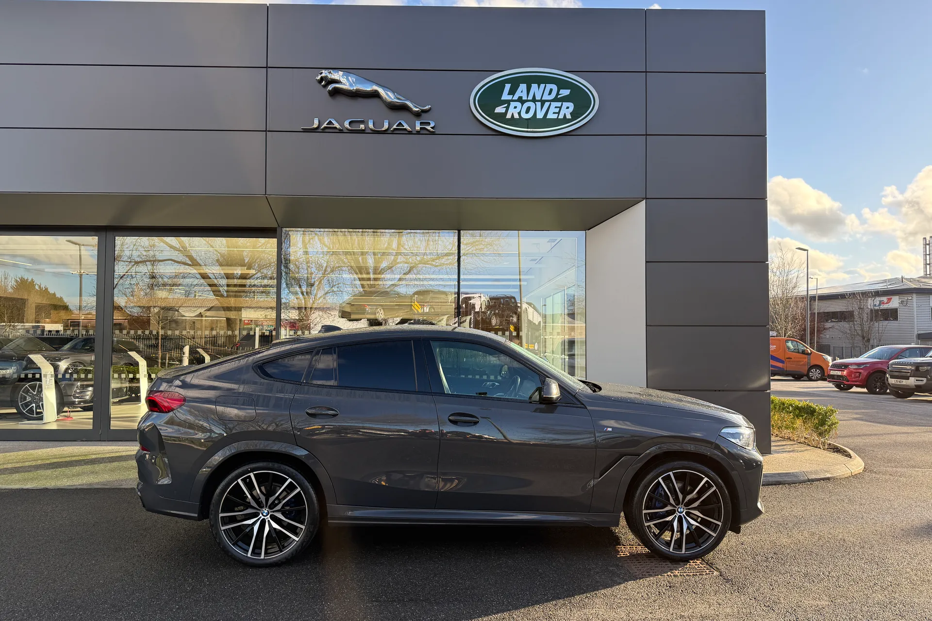 BMW X6 thumbnail image number 2