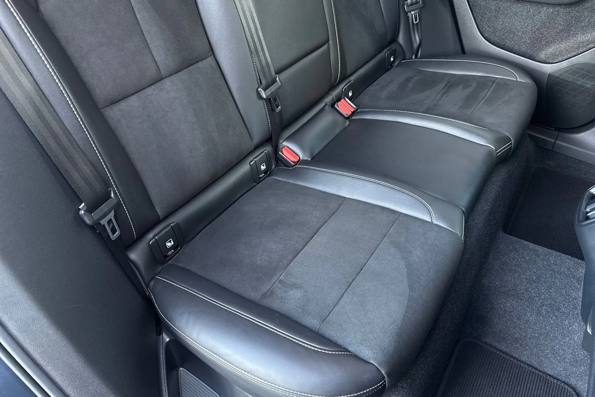 Volvo XC40 thumbnail image number 25