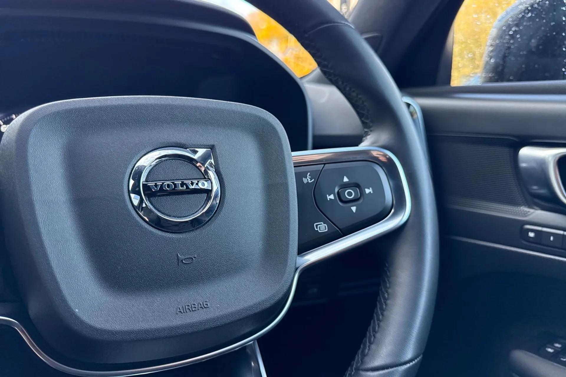 Volvo XC40 thumbnail image number 37