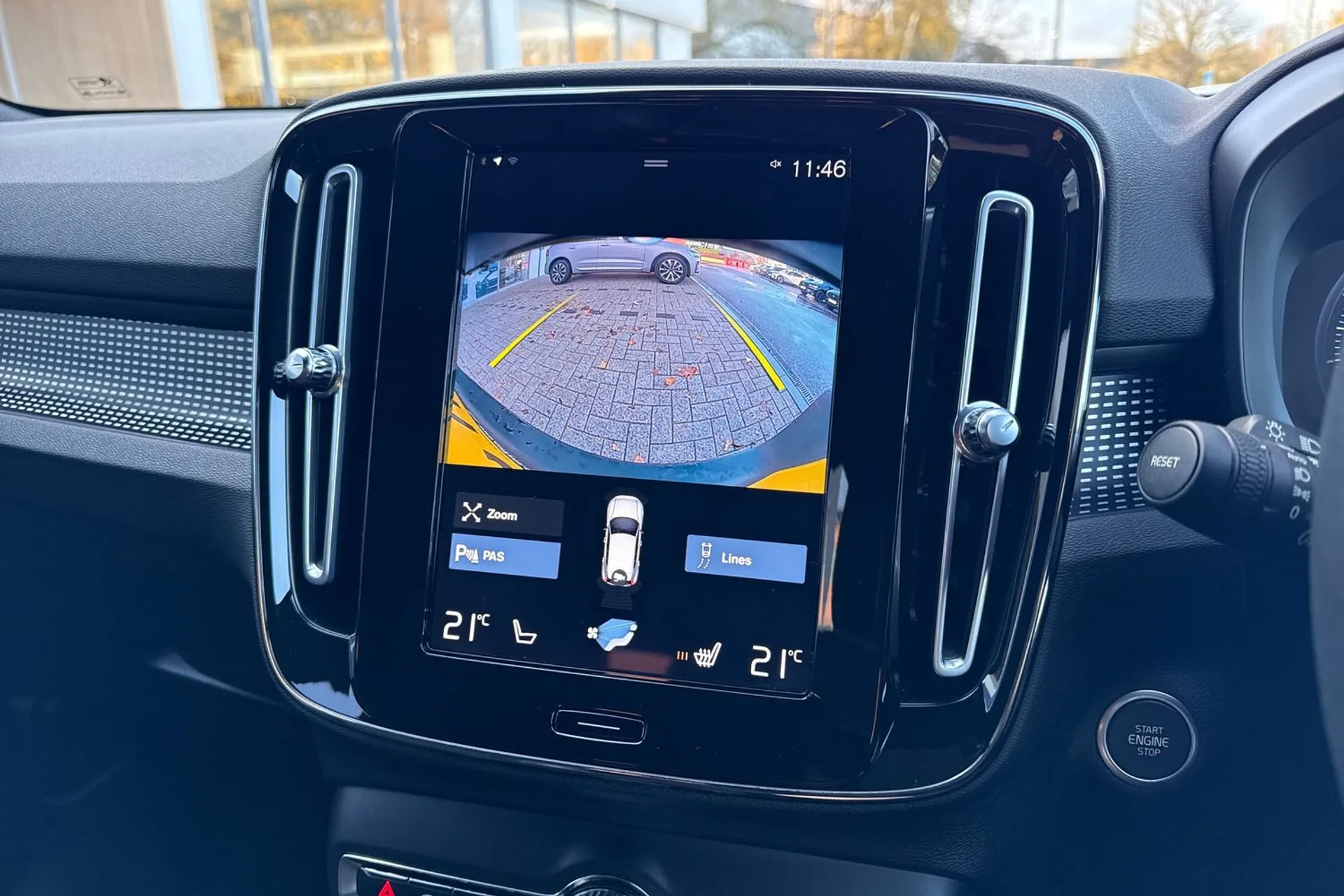 Volvo XC40 thumbnail image number 4