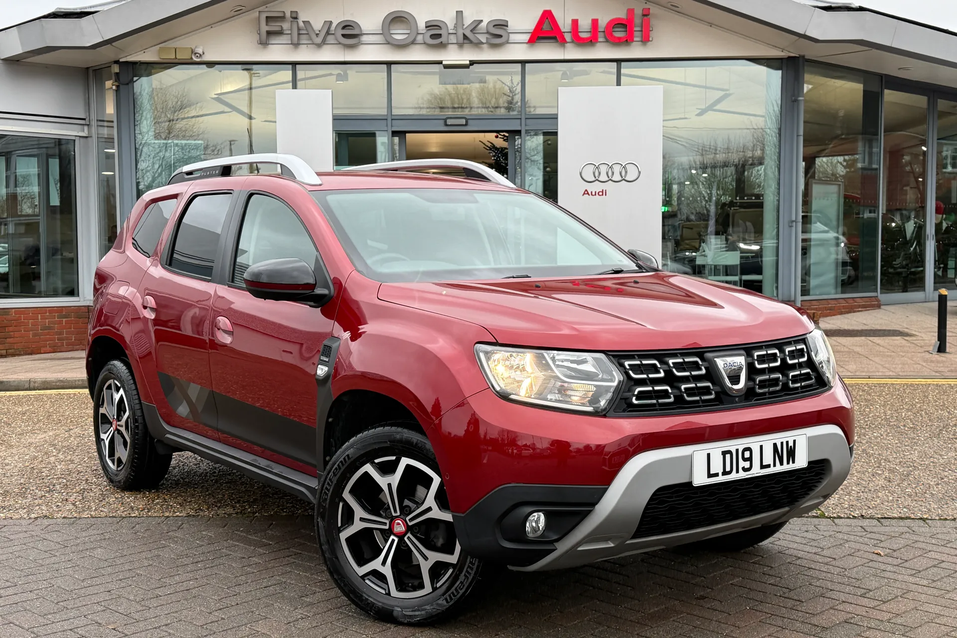 DACIA DUSTER focused image