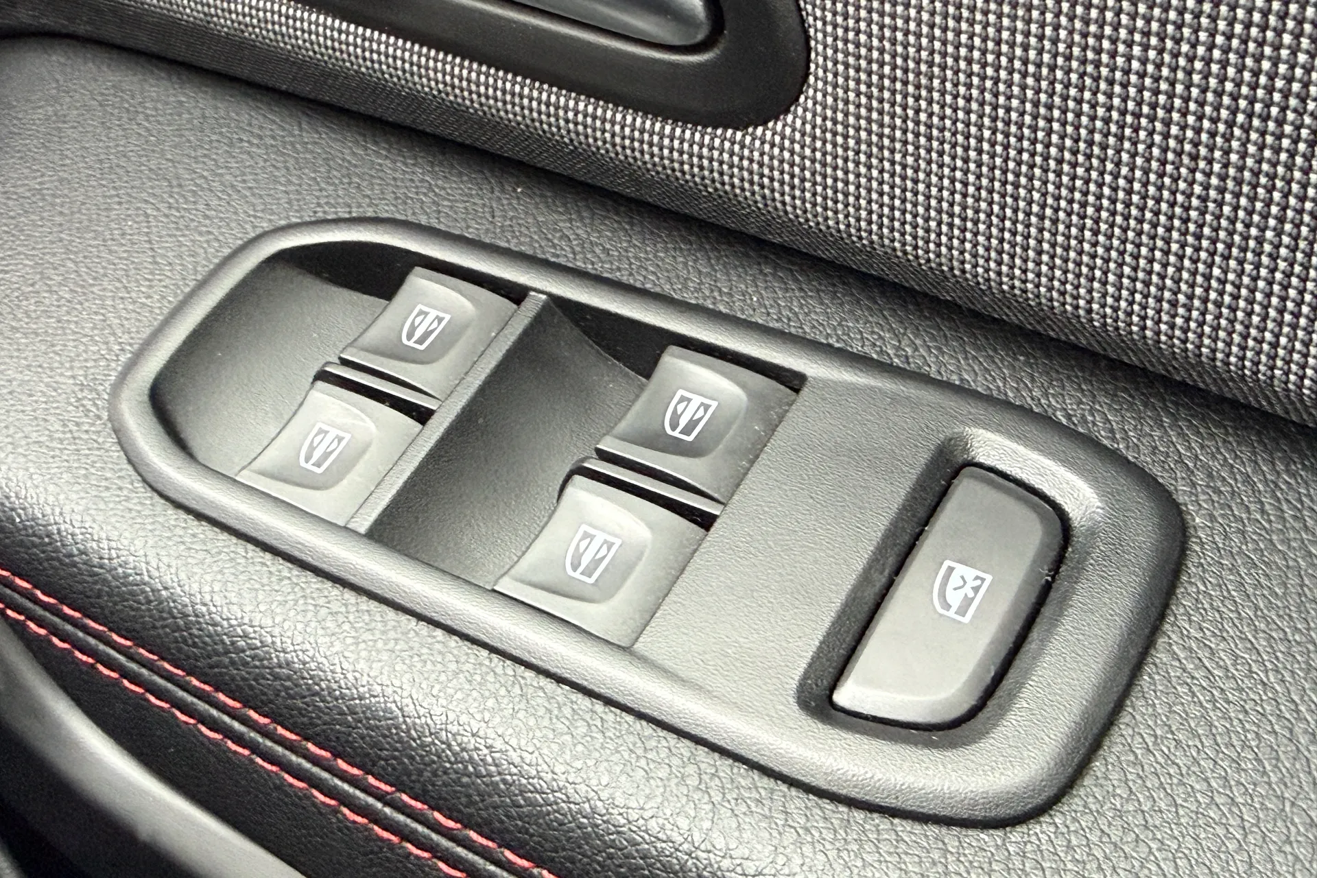 DACIA DUSTER thumbnail image number 16