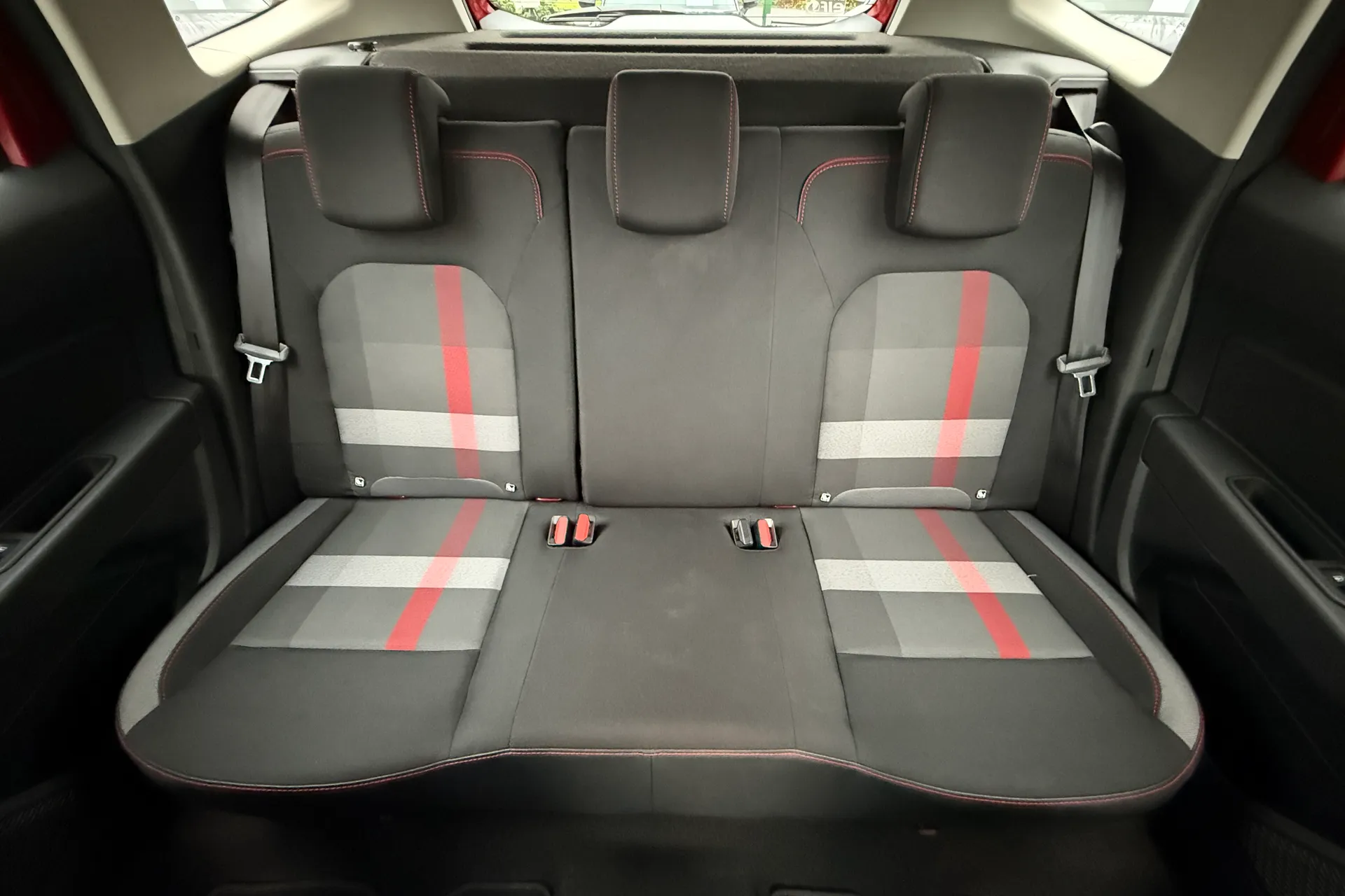 DACIA DUSTER thumbnail image number 32