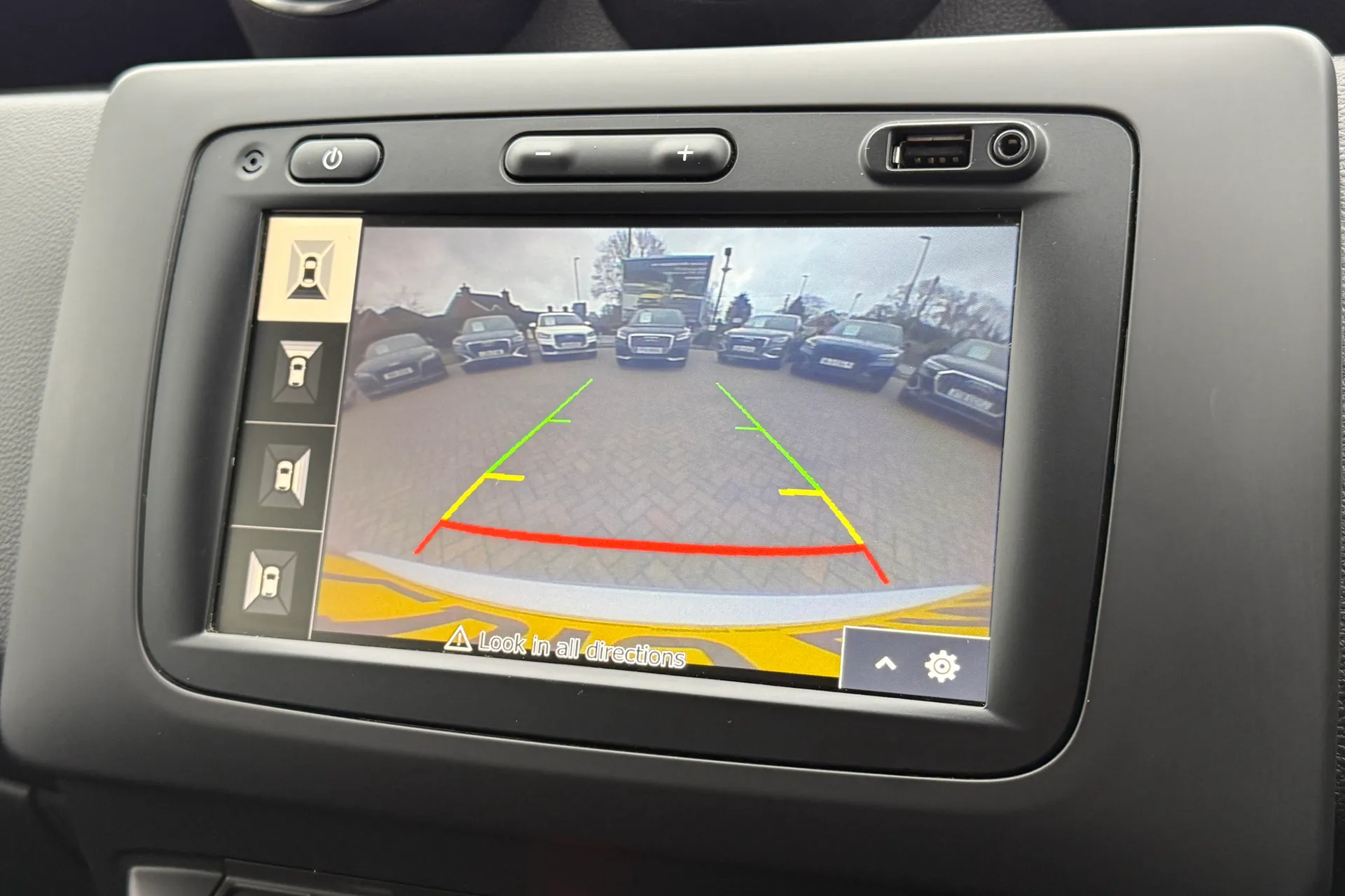 DACIA DUSTER thumbnail image number 4