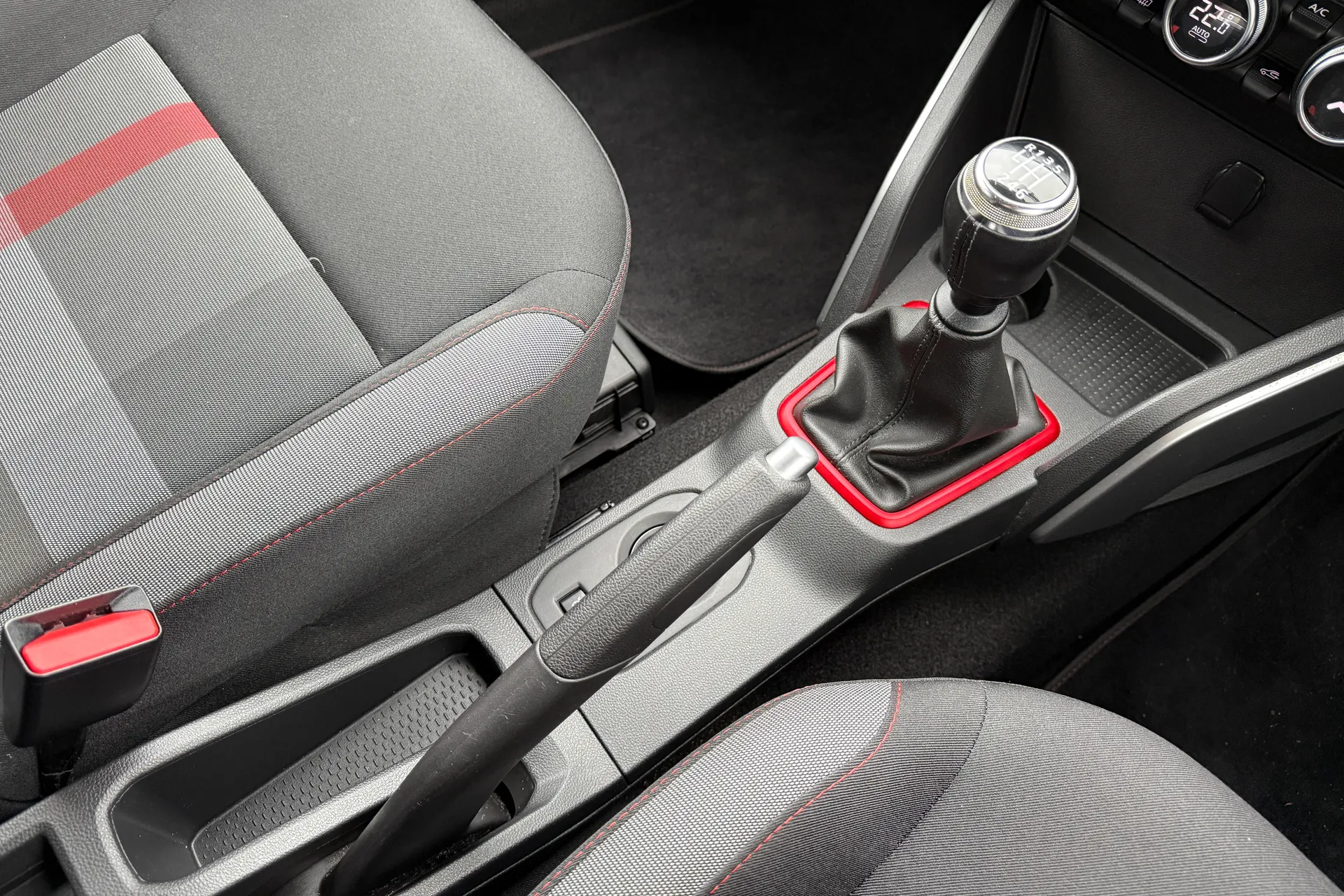 DACIA DUSTER thumbnail image number 34