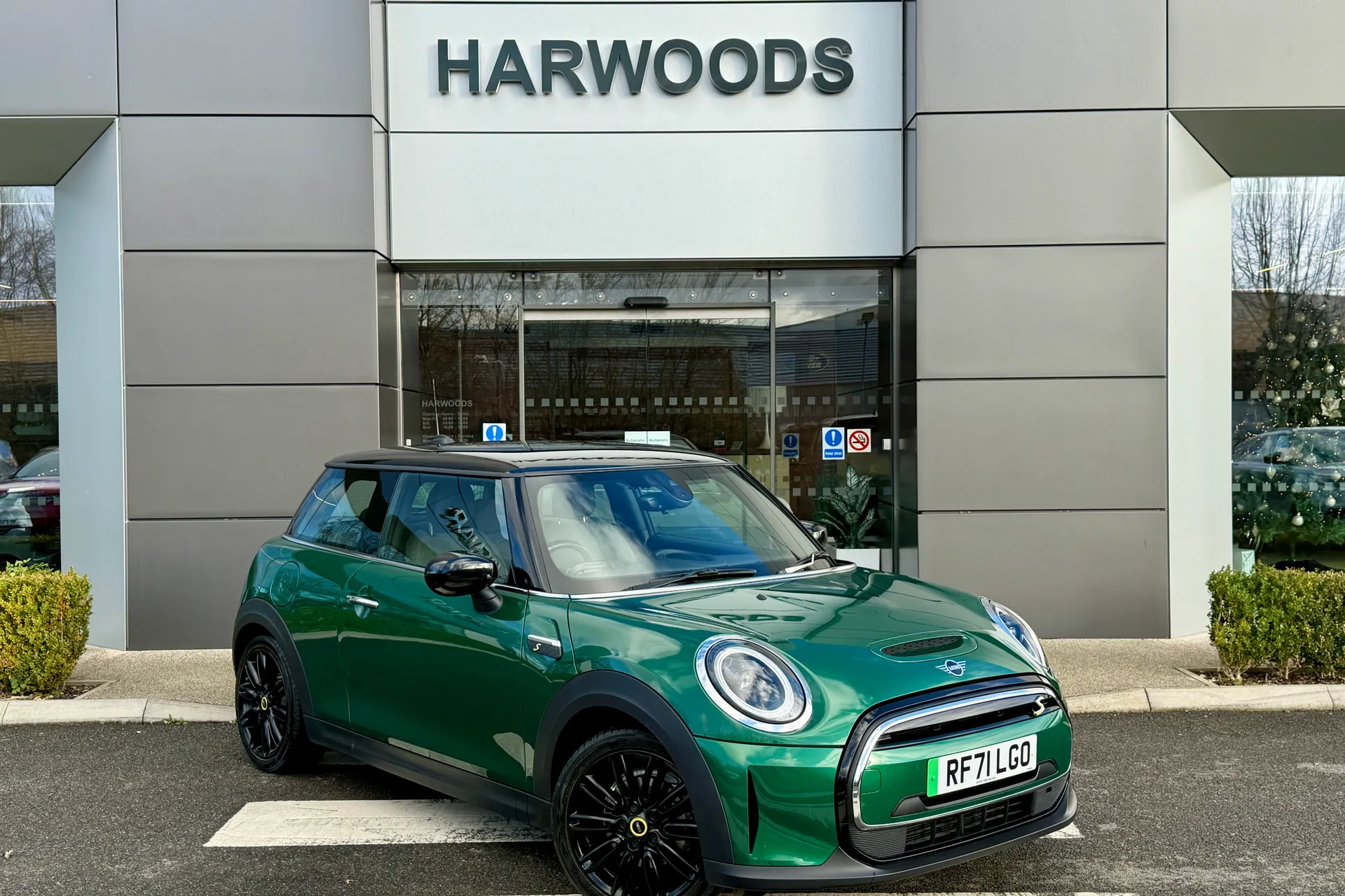 MINI HATCHBACK focused image