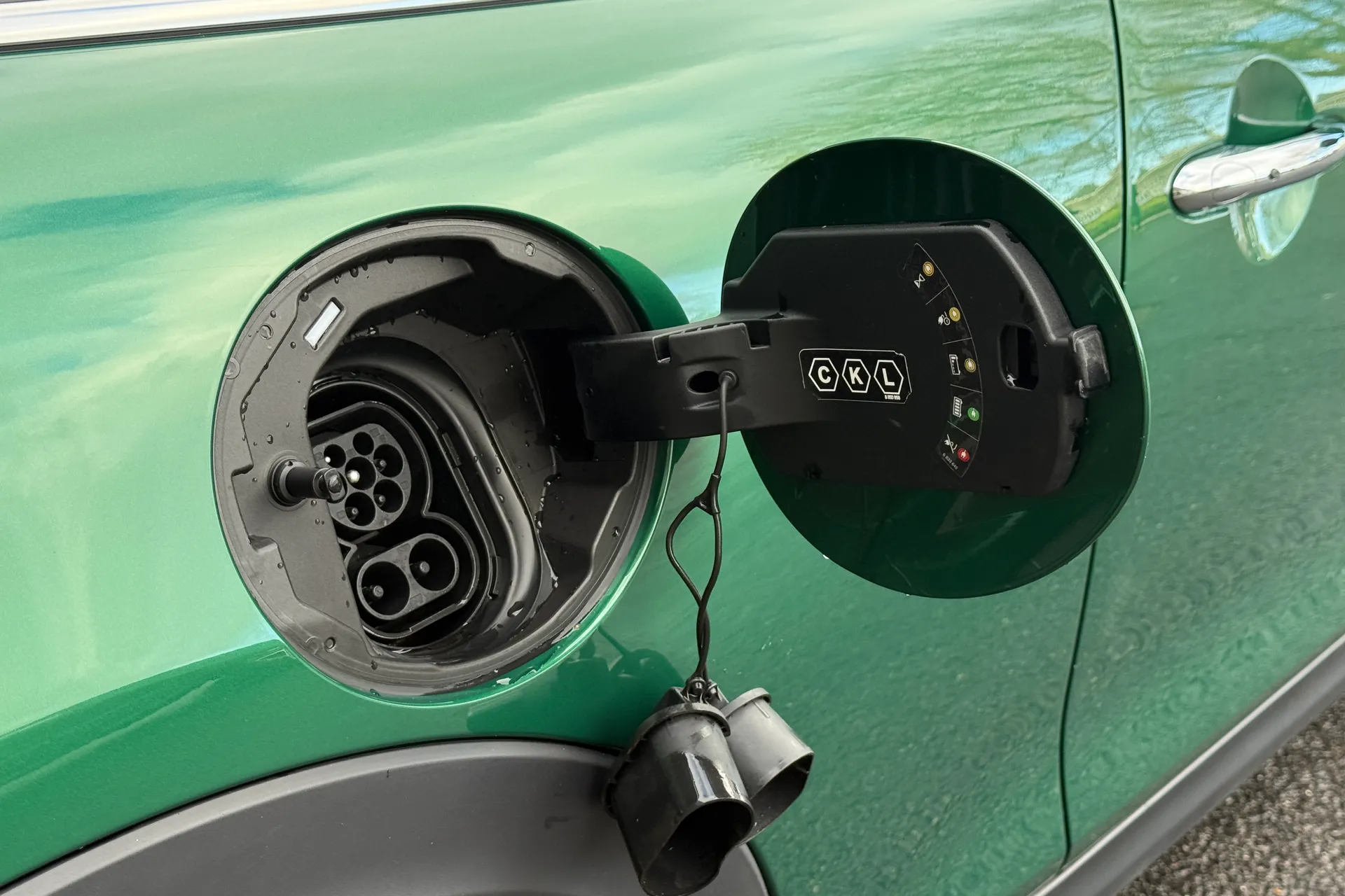 MINI HATCHBACK thumbnail image number 32