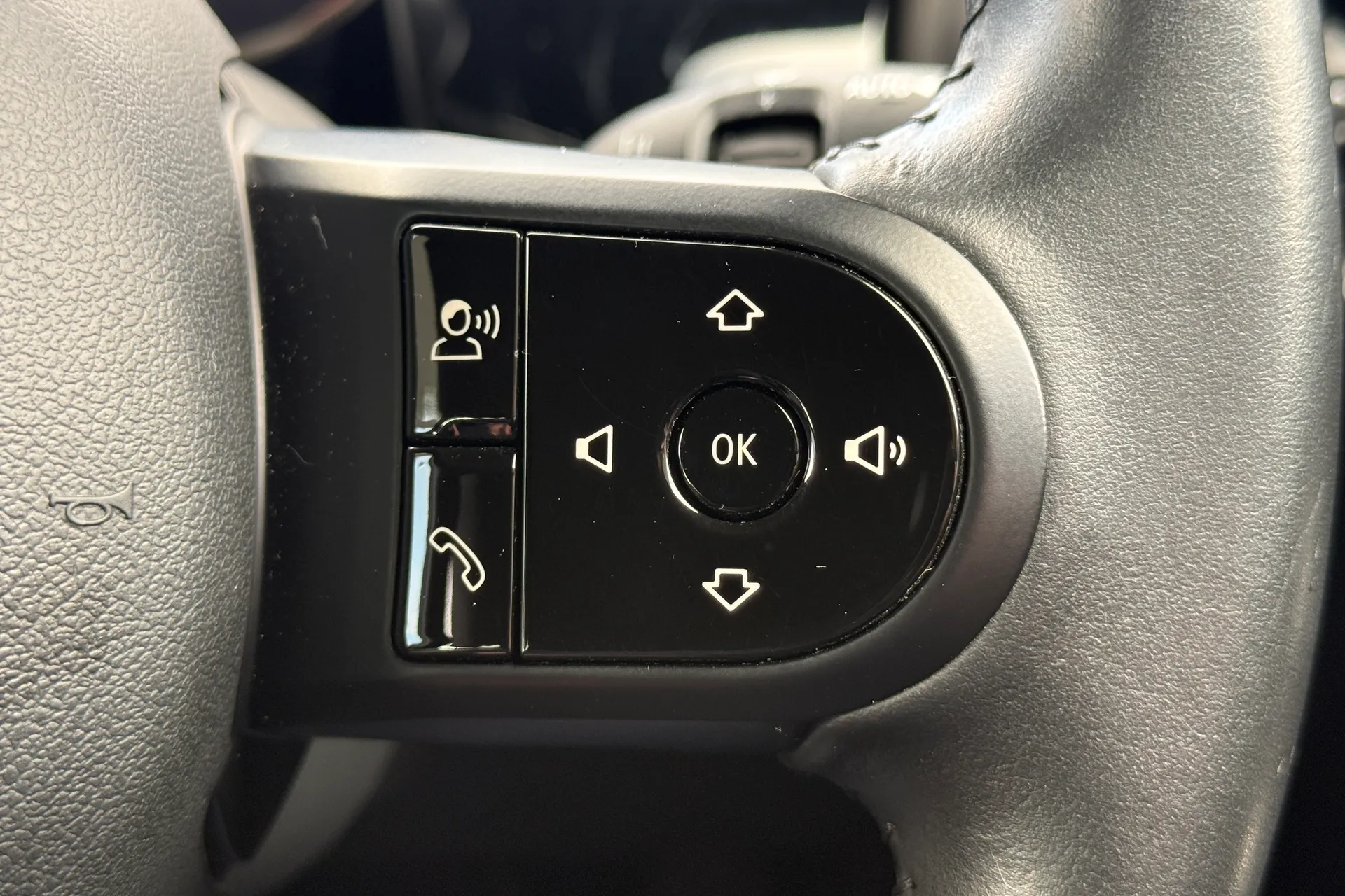 MINI HATCHBACK thumbnail image number 23