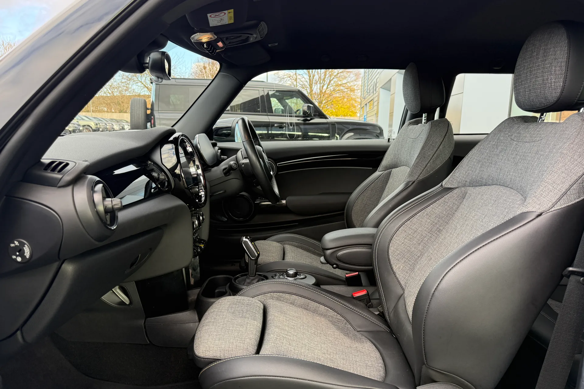 MINI HATCHBACK thumbnail image number 9