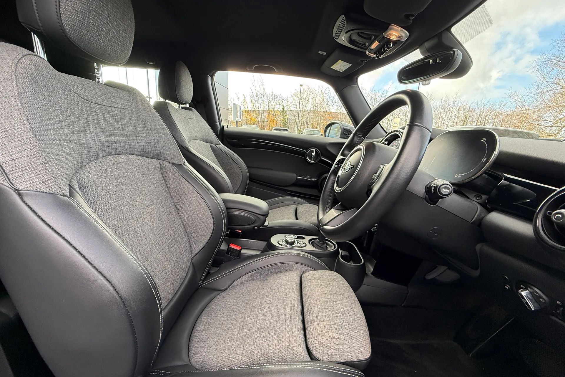 MINI HATCHBACK thumbnail image number 8