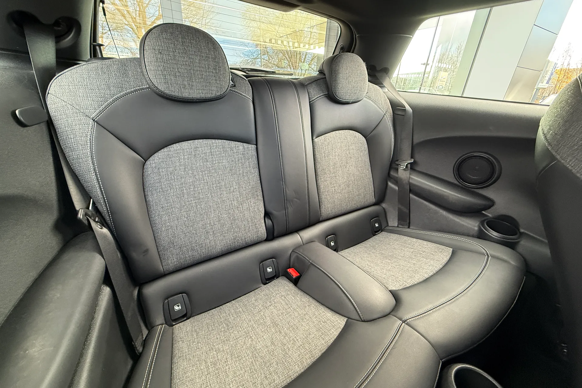 MINI HATCHBACK thumbnail image number 34