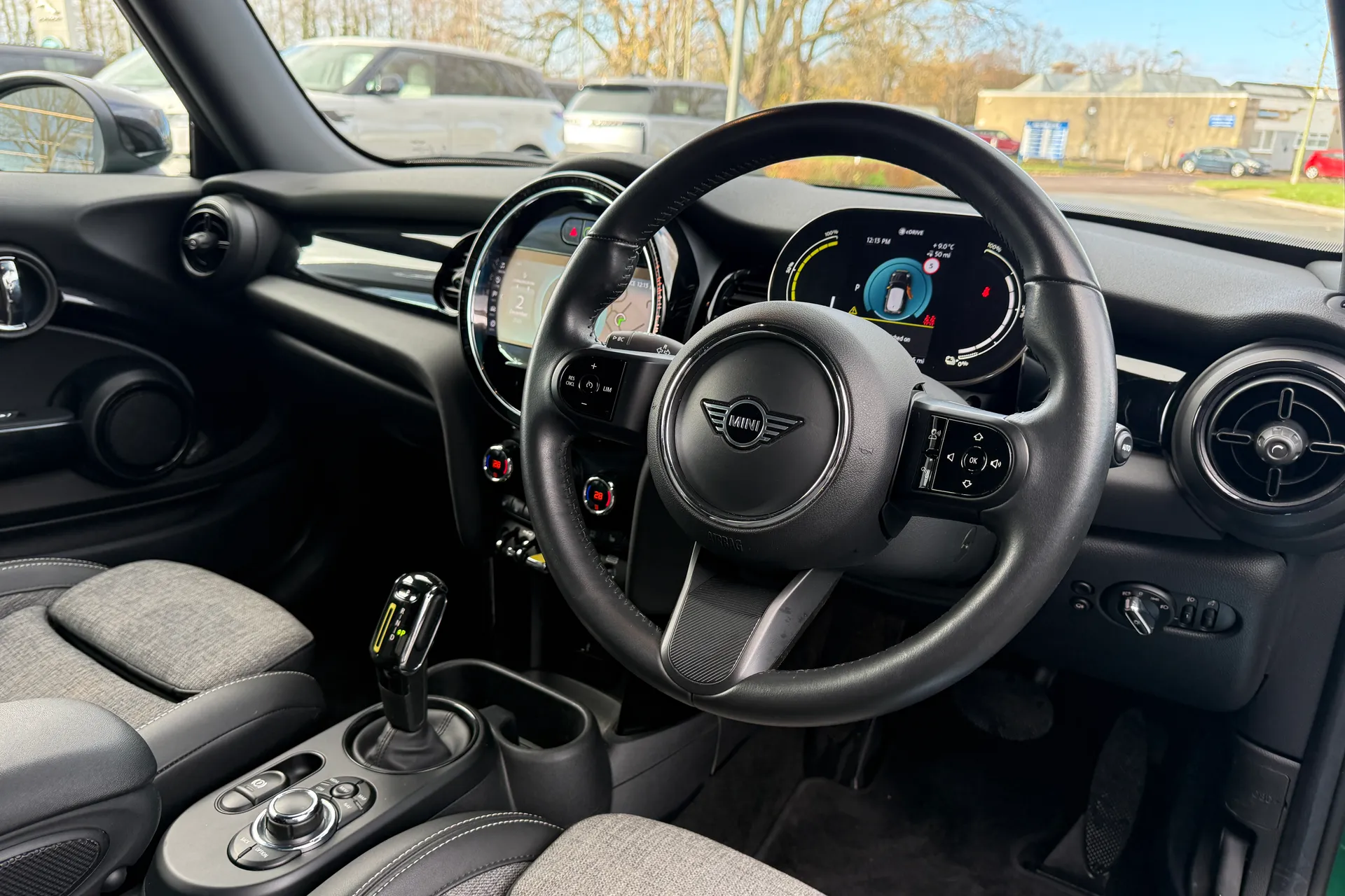 MINI HATCHBACK thumbnail image number 27