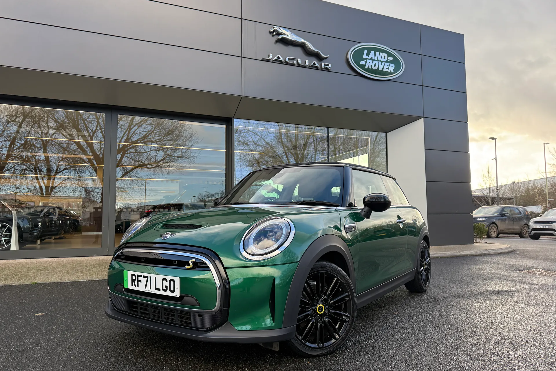 MINI HATCHBACK thumbnail image number 24