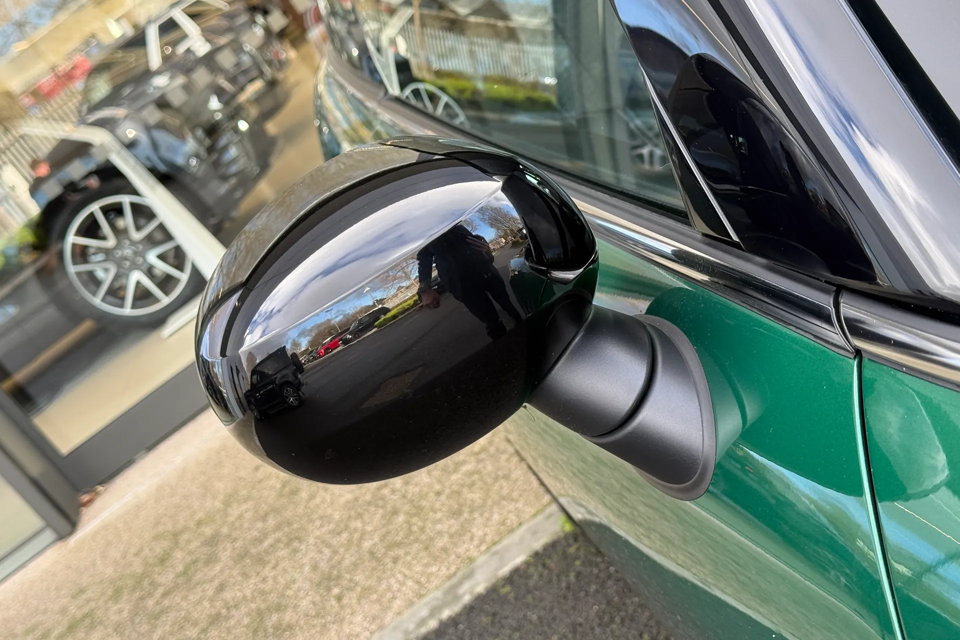 MINI HATCHBACK thumbnail image number 42