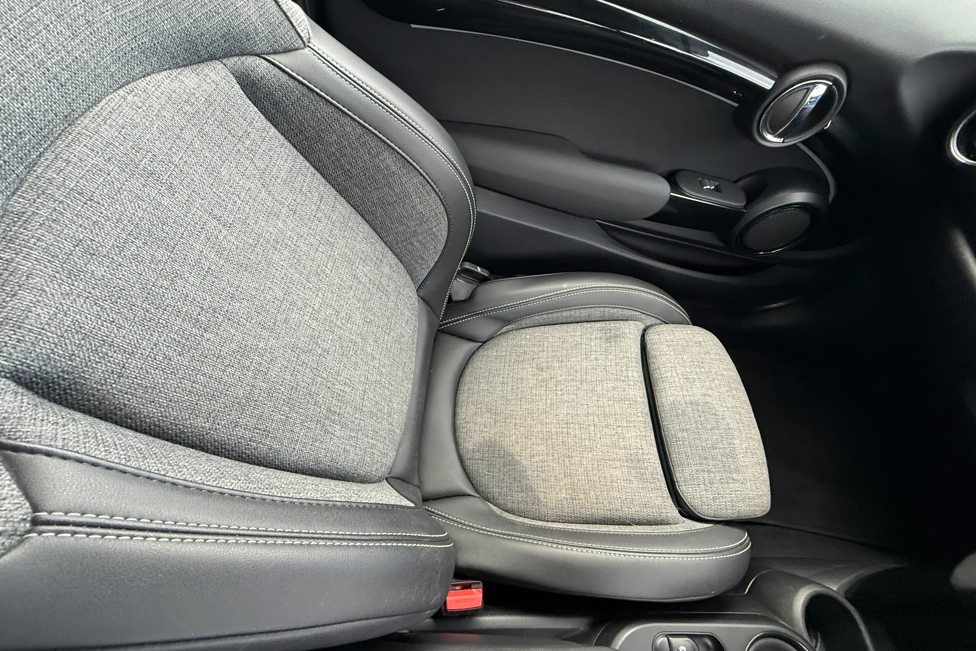 MINI HATCHBACK thumbnail image number 11