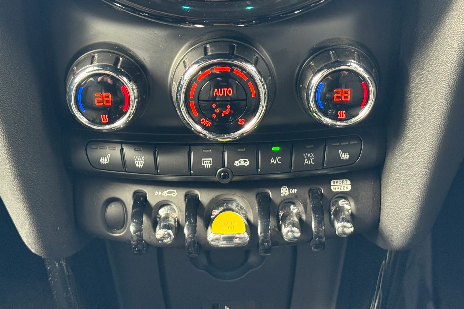 MINI HATCHBACK thumbnail image number 15