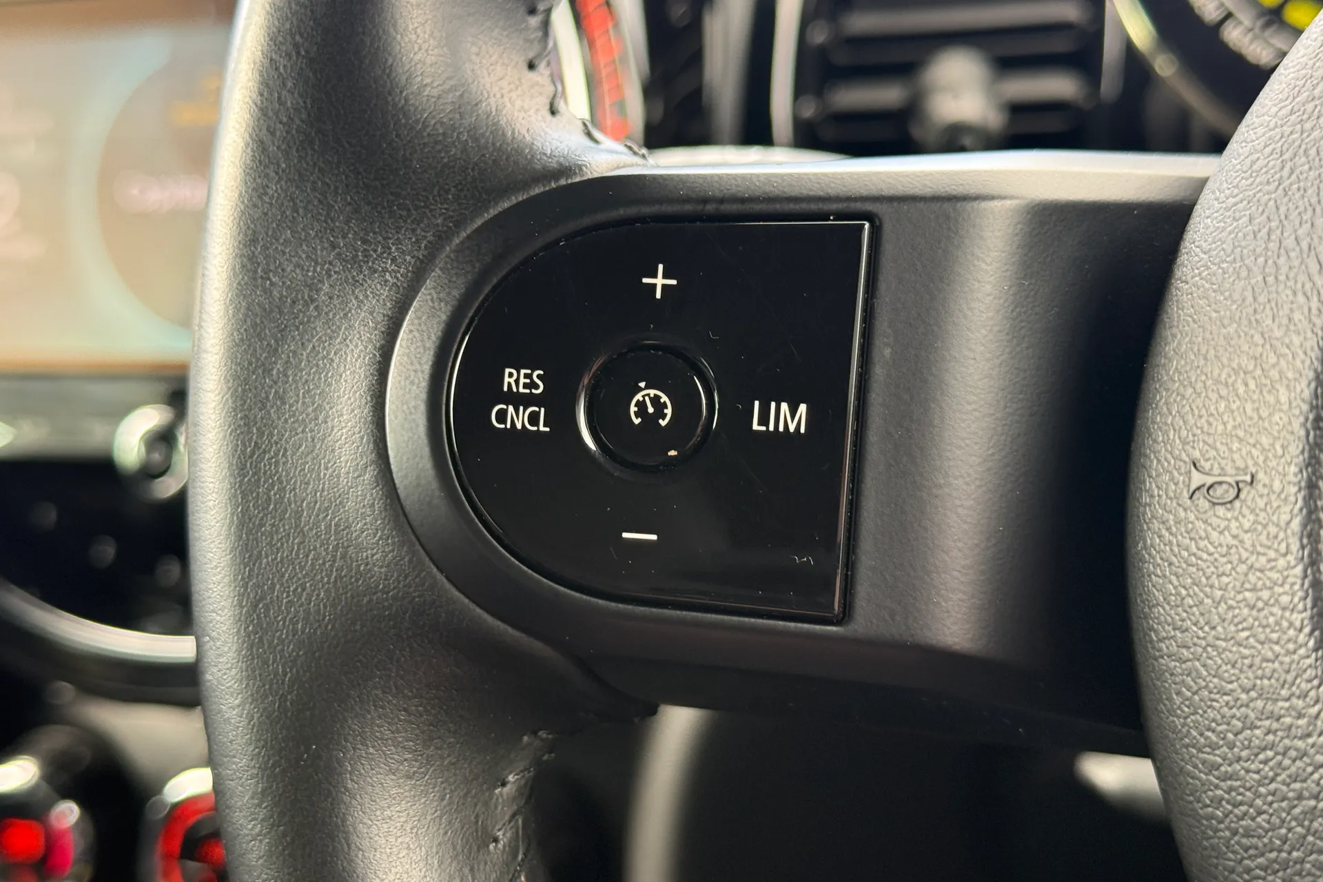 MINI HATCHBACK thumbnail image number 21