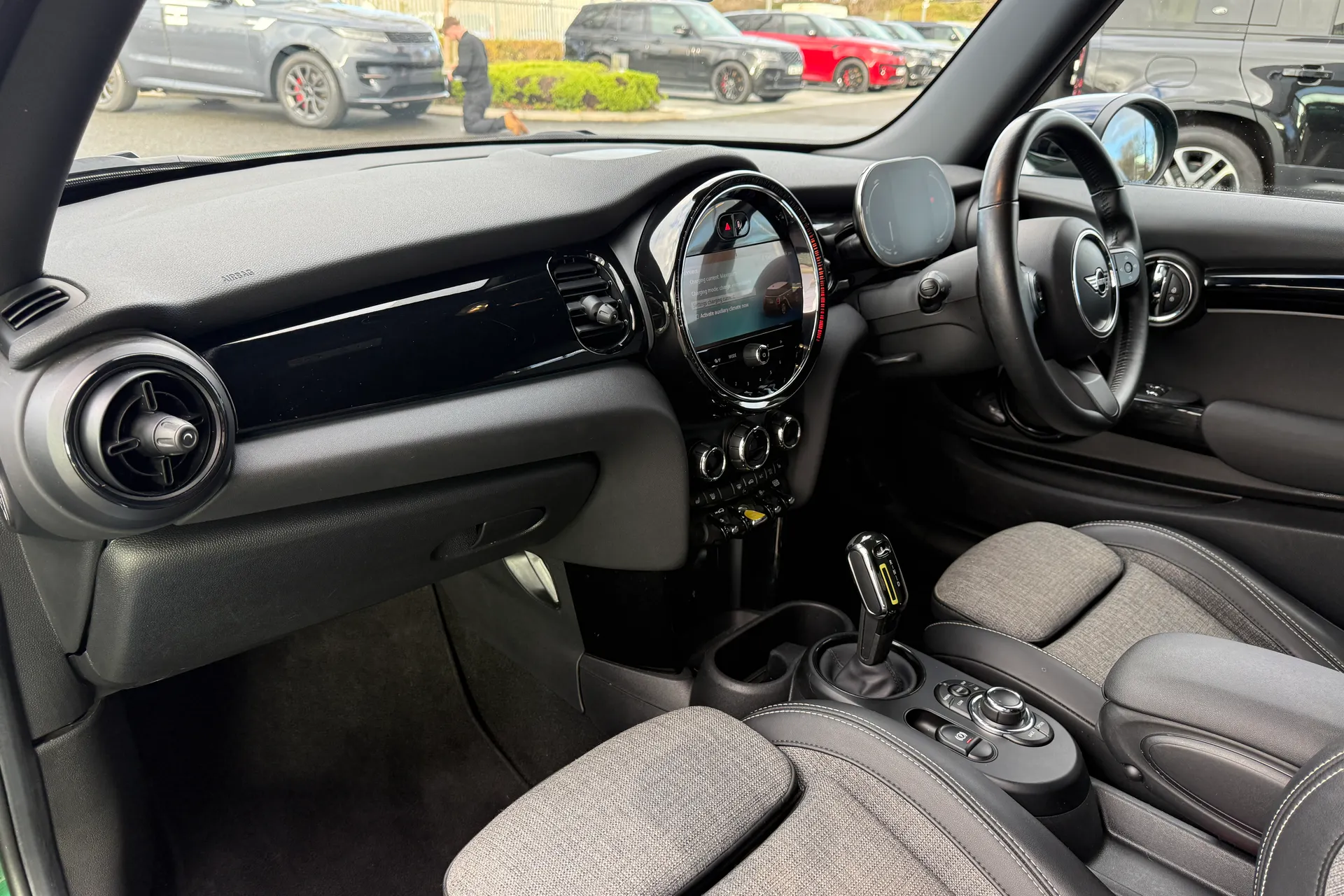 MINI HATCHBACK thumbnail image number 39