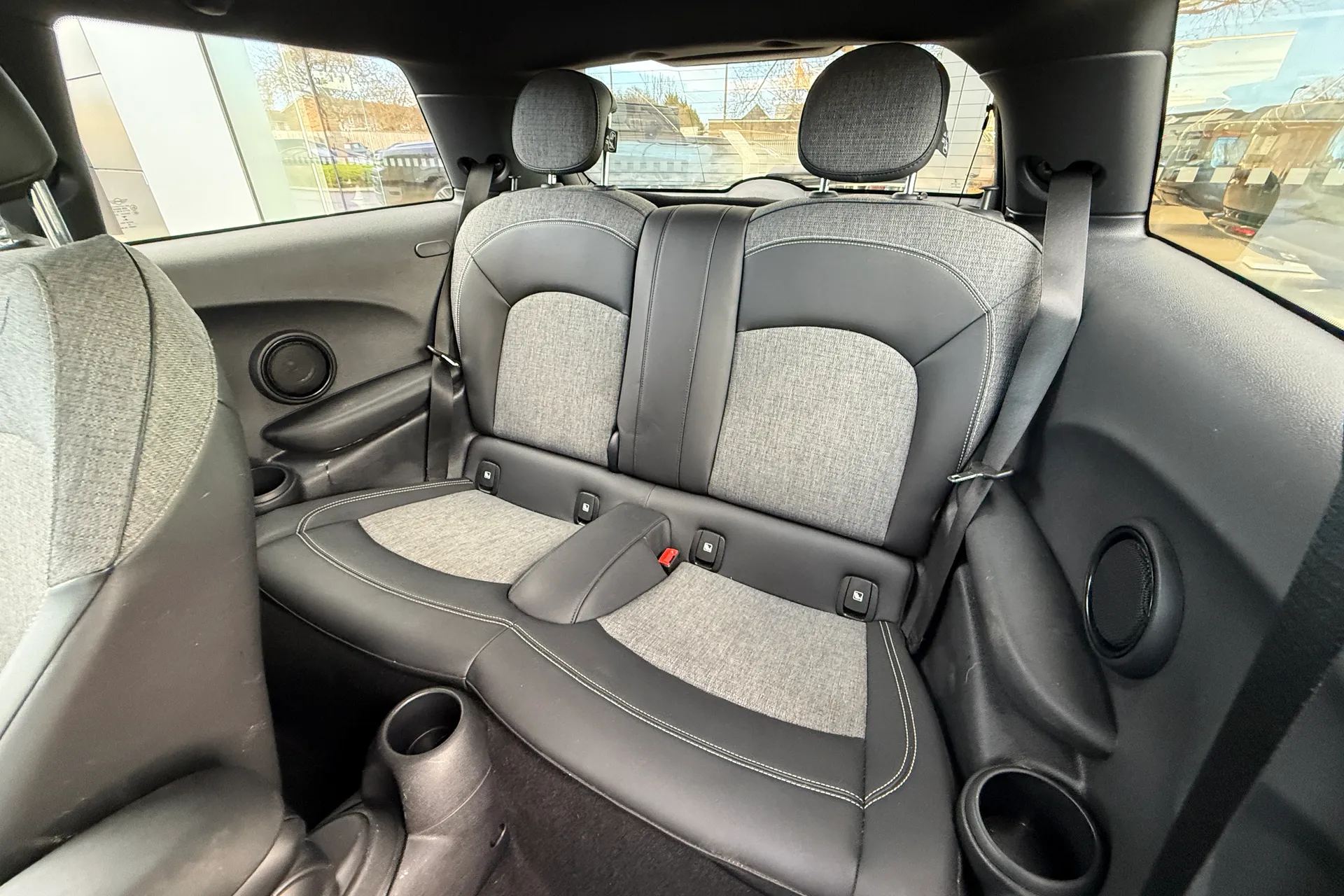 MINI HATCHBACK thumbnail image number 40