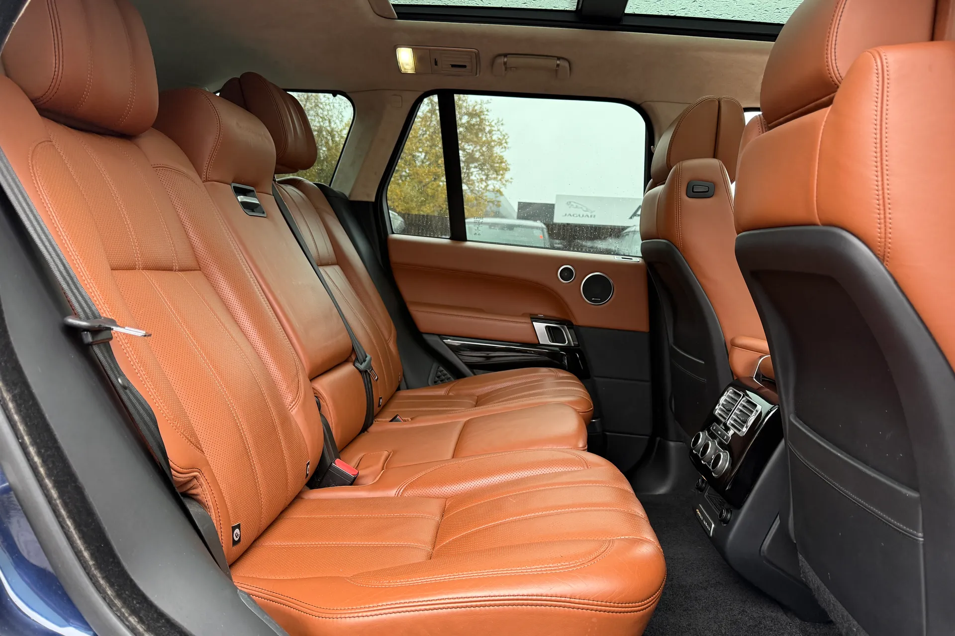 LAND ROVER RANGE ROVER thumbnail image number 43