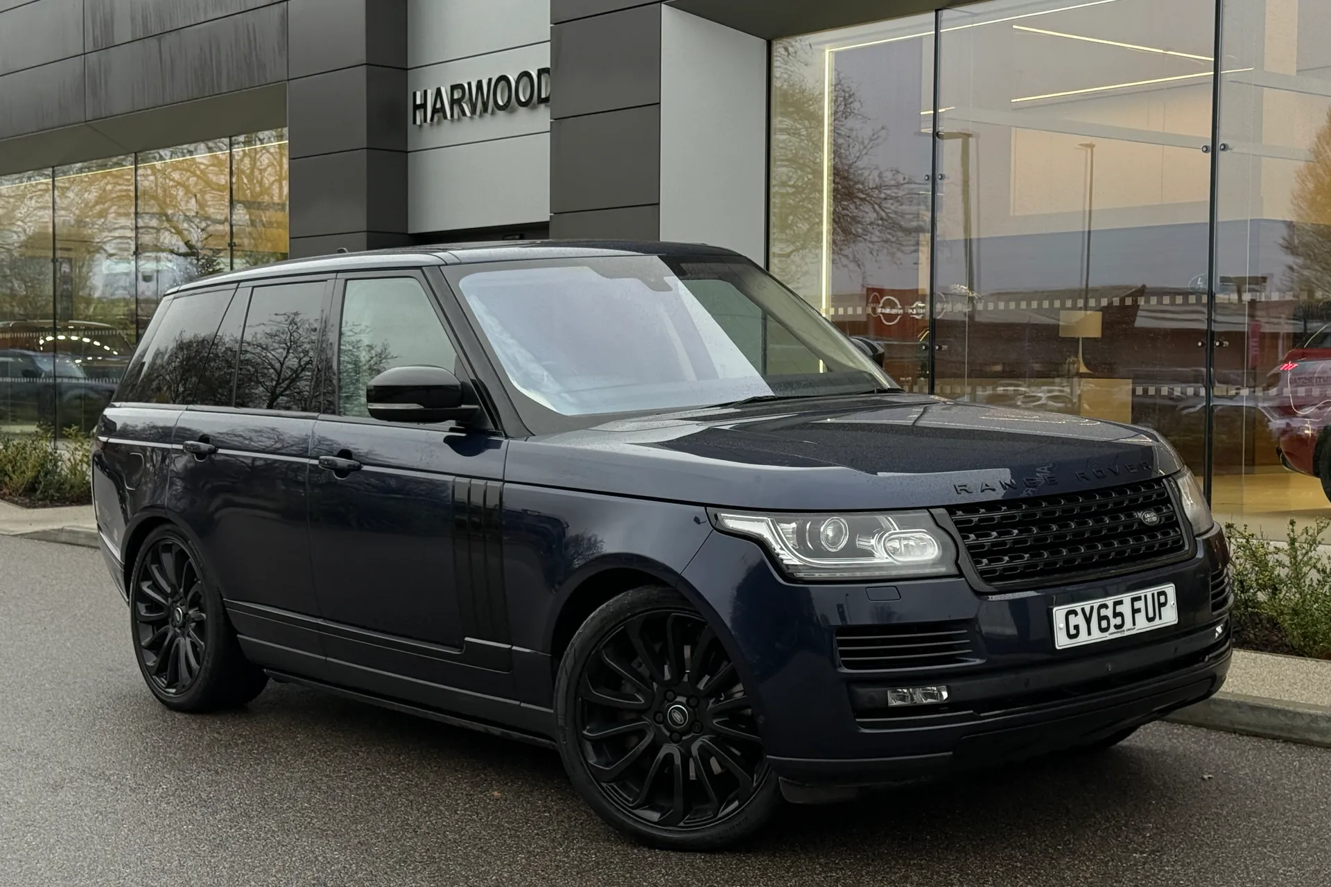 LAND ROVER RANGE ROVER focused image