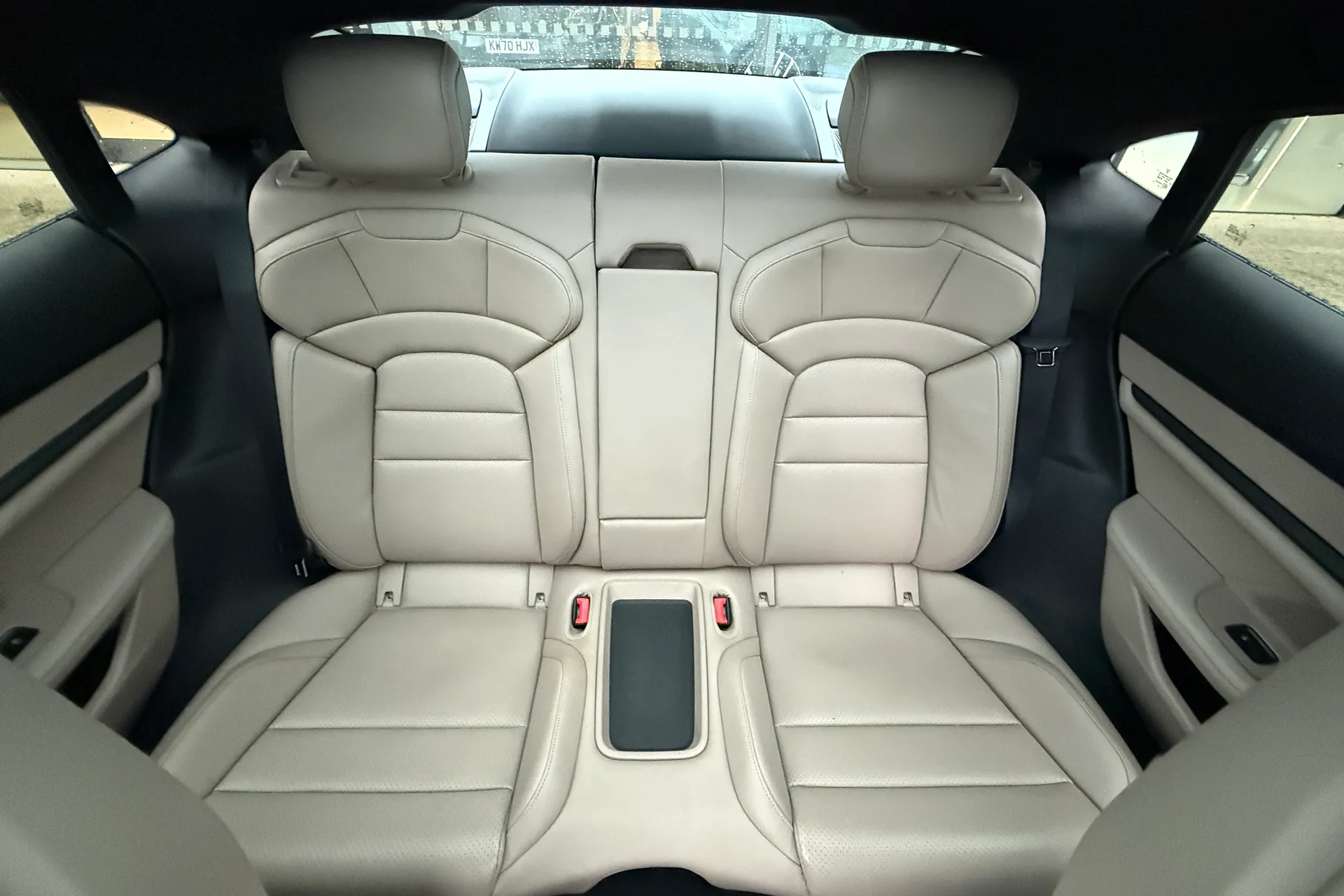 Porsche TAYCAN thumbnail image number 11