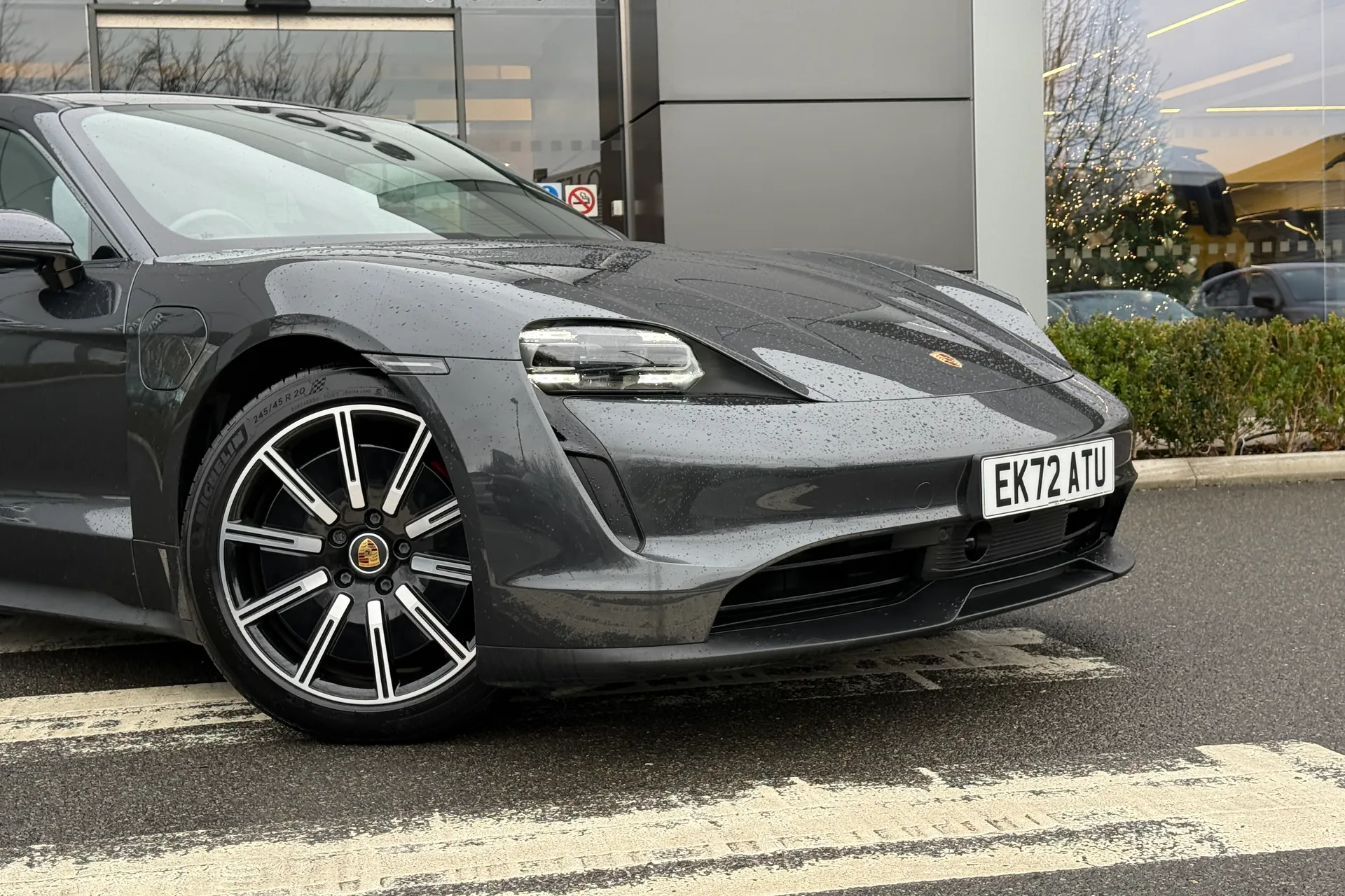 Porsche TAYCAN thumbnail image number 30