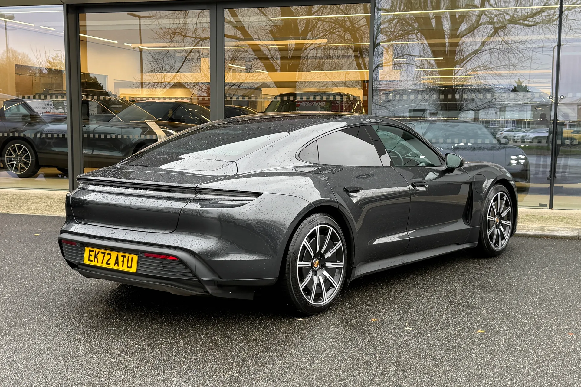 Porsche TAYCAN thumbnail image number 7