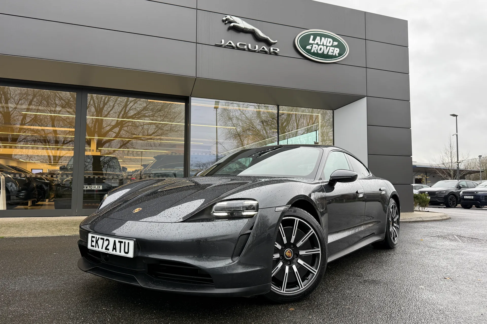 Porsche TAYCAN thumbnail image number 28