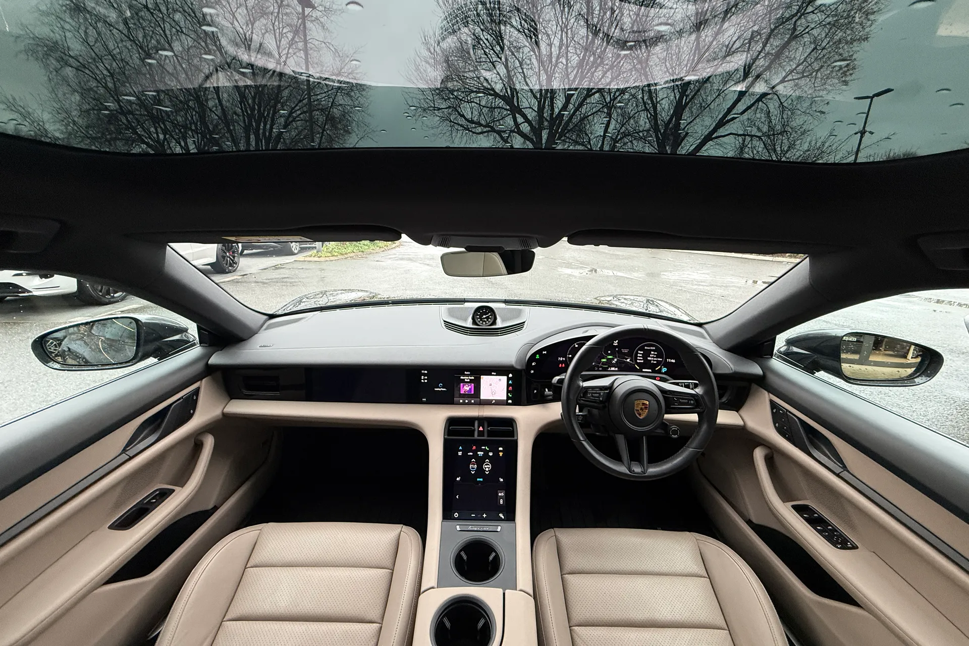 Porsche TAYCAN thumbnail image number 3