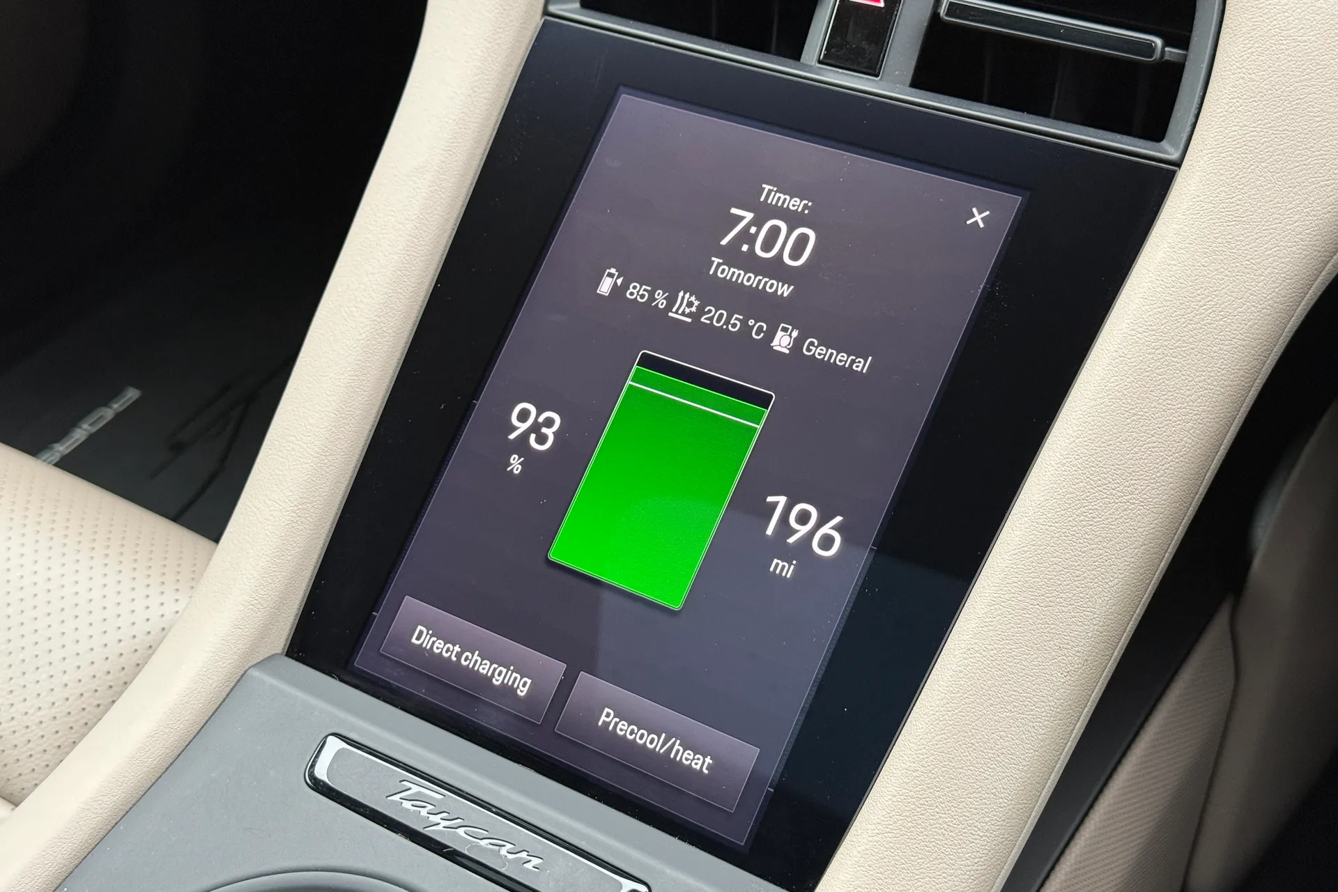 Porsche TAYCAN thumbnail image number 18